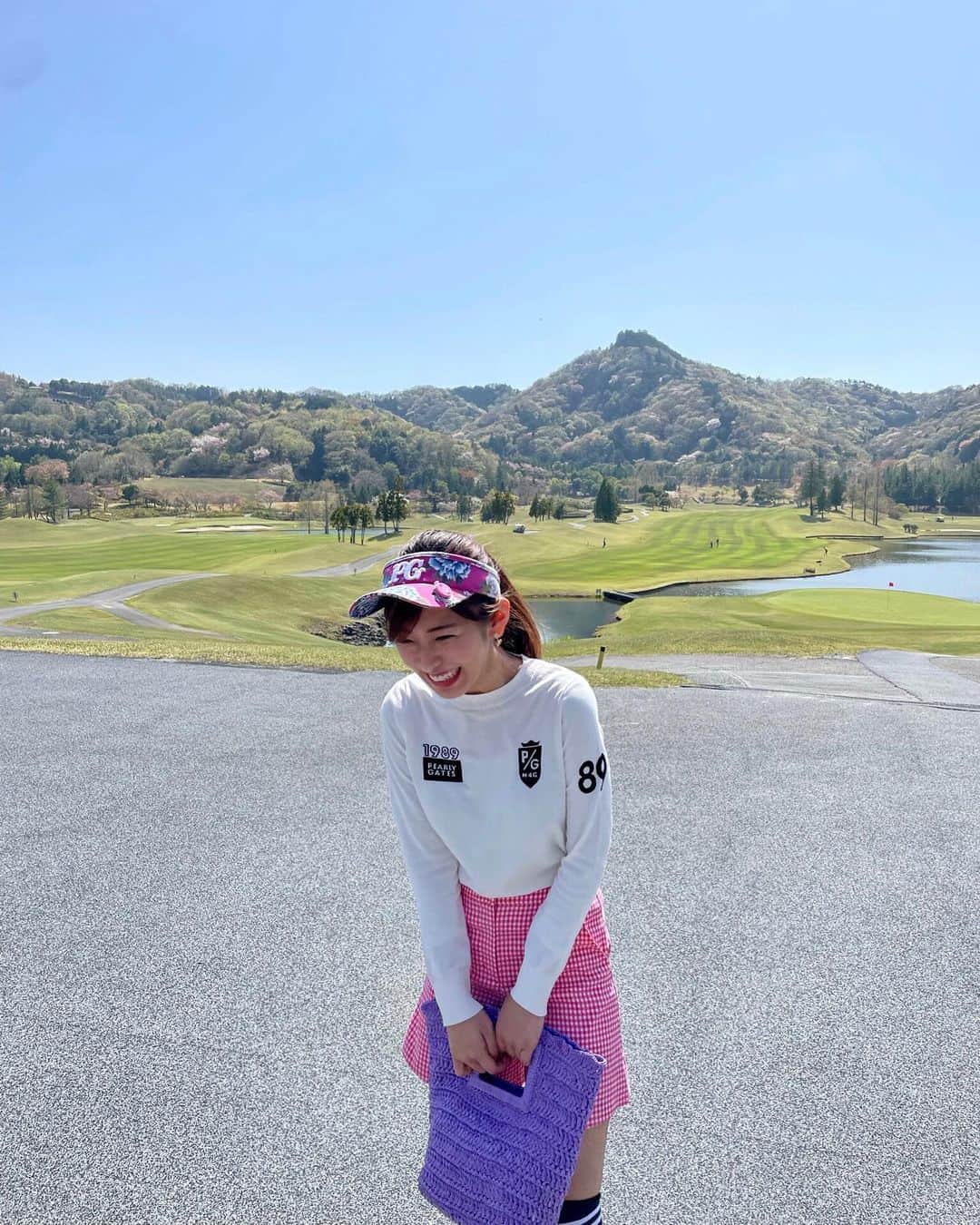 白戸ゆめのさんのインスタグラム写真 - (白戸ゆめのInstagram)「⛳️ . 何人かの方から質問をいただいたのですが、 現在のベストスコアは126です！ まだまだ頑張ります😊 . #ゴルフ #ゴルフ女子 #ゴルフコーデ #春コーデ #パーリーゲイツ #23区」4月11日 20時07分 - yumeno.s_