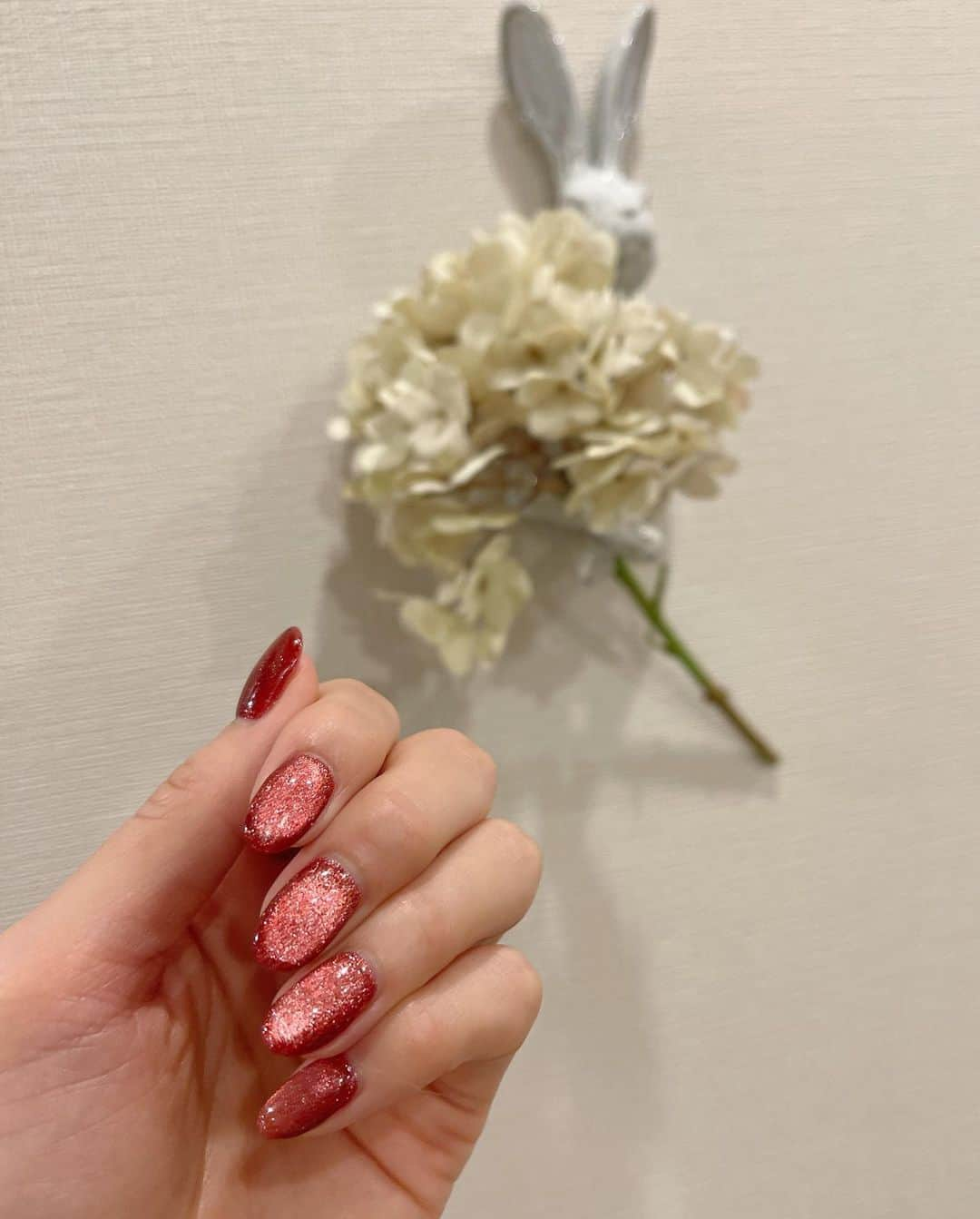 栗原恵さんのインスタグラム写真 - (栗原恵Instagram)「🌰 New nail🧲  サラッと主役をさらっていく感じ… 好きだよ🥹🐈w  #ハンドネイル #マグネットネイル」4月11日 20時24分 - megumi_kurihara_official