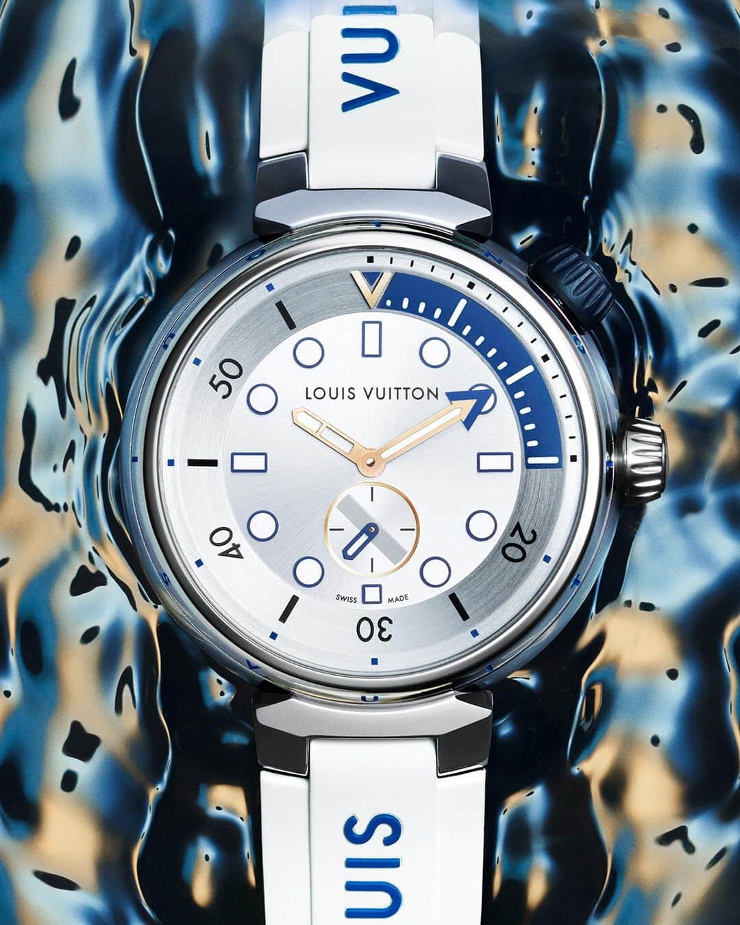 ルイ・ヴィトンさんのインスタグラム写真 - (ルイ・ヴィトンInstagram)「A stylistic dive. Combining Swiss watchmaking savoir-faire with #LouisVuitton’s unconventional style elements, the #TambourStreetDiver features all the credentials of a traditional dive watch. Discover the watch via link in bio. #LVWatches」4月11日 20時38分 - louisvuitton