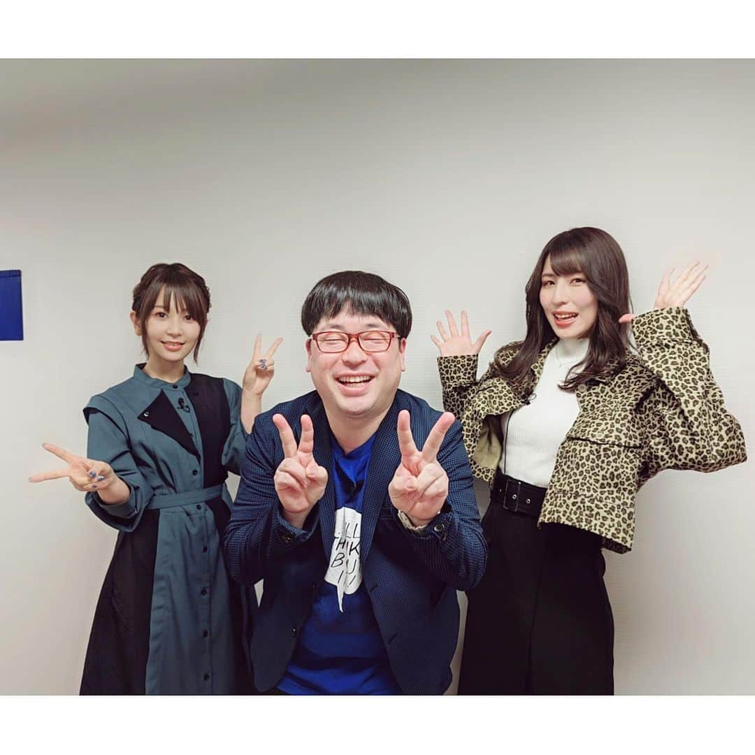 種田梨沙さんのインスタグラム写真 - (種田梨沙Instagram)「🎉  先月、  「天津向のエクストラパーティー」 に急遽ゲストでお邪魔した時の写真たち！  フランシュシュ関連で沢山会ってるけど  衣ちゃんとガッツリ２人で組んで ゲストトークするのは初めてだったので新鮮でした✨  この日も衣ちゃんの面白さ 純度１００%で楽しかったです！笑  入れ違いでゲスト出演だった 楓ちゃんとも帰り際に会えたので ４人でも写真撮れて嬉しかったなー♡  いつかリベンジ開催されるであろう 衣ちゃん&まきちゃんのゲストコンビも楽しみだし、  フランシュシュは誰が組んでも 新鮮な笑いが起きるいいチームだなと 改めて実感した一日でした😉💙  まだアーカイブ買えるみたいなので 気になった方は向さんのSNSをチェックしてね！  #衣川里佳 #本渡楓 #天津向」4月11日 21時00分 - tane_da_dayo