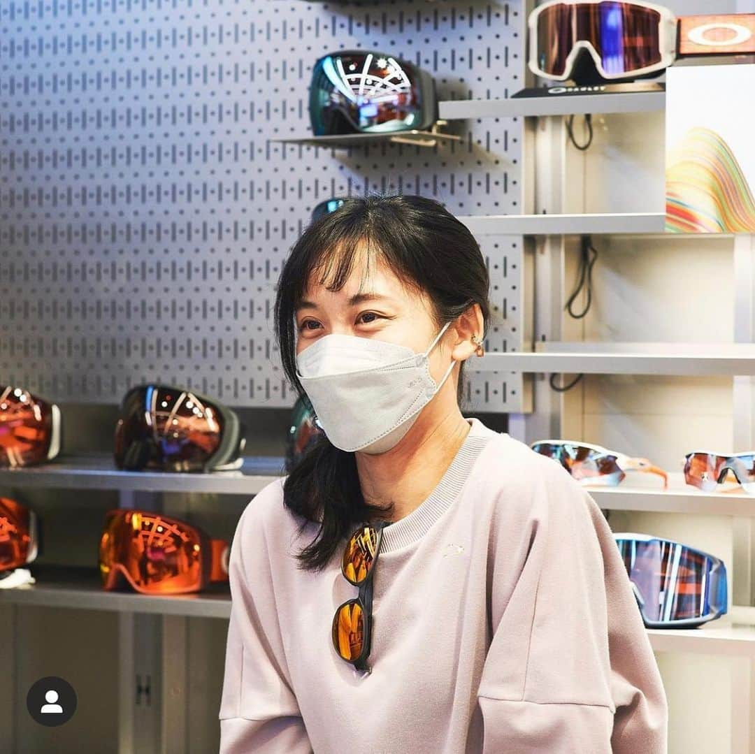 高木美帆さんのインスタグラム写真 - (高木美帆Instagram)「オークリー渋谷店へご挨拶。 タイミングが合ったので、渡部暁斗さん @wtbakt  とご一緒させていただきました😊 渋谷店はオープンしてからもなかなか行けず、やっと行けたのでテンションあがりました😊(その前に渋谷駅周辺で迷子になったのは内緒🤫笑)  オークリー様は12年前のバンクーバーを決めた時から形を変えながらお世話になっているスポンサー様です。  長い付き合いに感謝。 身につけるものは自分がワクワクするものであることが大切だと思っています。 もちろん自宅のタンスはOAKLEY一色です✨  #感謝 #スポンサー #oakley  Photo by @d.iam」4月11日 21時14分 - miho.t_ss