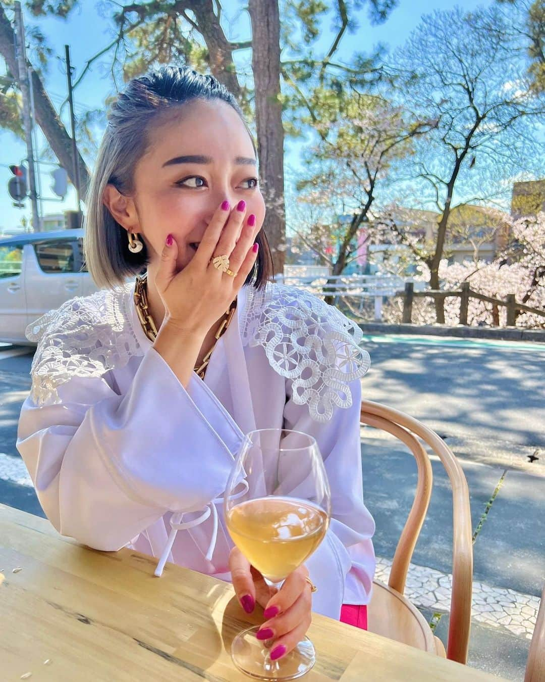 梅谷安里さんのインスタグラム写真 - (梅谷安里Instagram)「🌸🍷🌸🍷🌸 先週は桜を見ながら 親友たちとChill🌸🍷 エンドレスにお話して 笑いすぎて最高の時間でした♡ #chillout  #夙川#🇲🇽#🍷」4月11日 21時19分 - anriworld