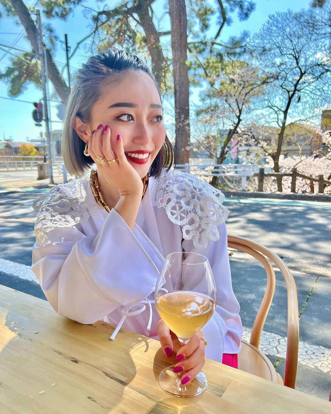 梅谷安里さんのインスタグラム写真 - (梅谷安里Instagram)「🌸🍷🌸🍷🌸 先週は桜を見ながら 親友たちとChill🌸🍷 エンドレスにお話して 笑いすぎて最高の時間でした♡ #chillout  #夙川#🇲🇽#🍷」4月11日 21時19分 - anriworld