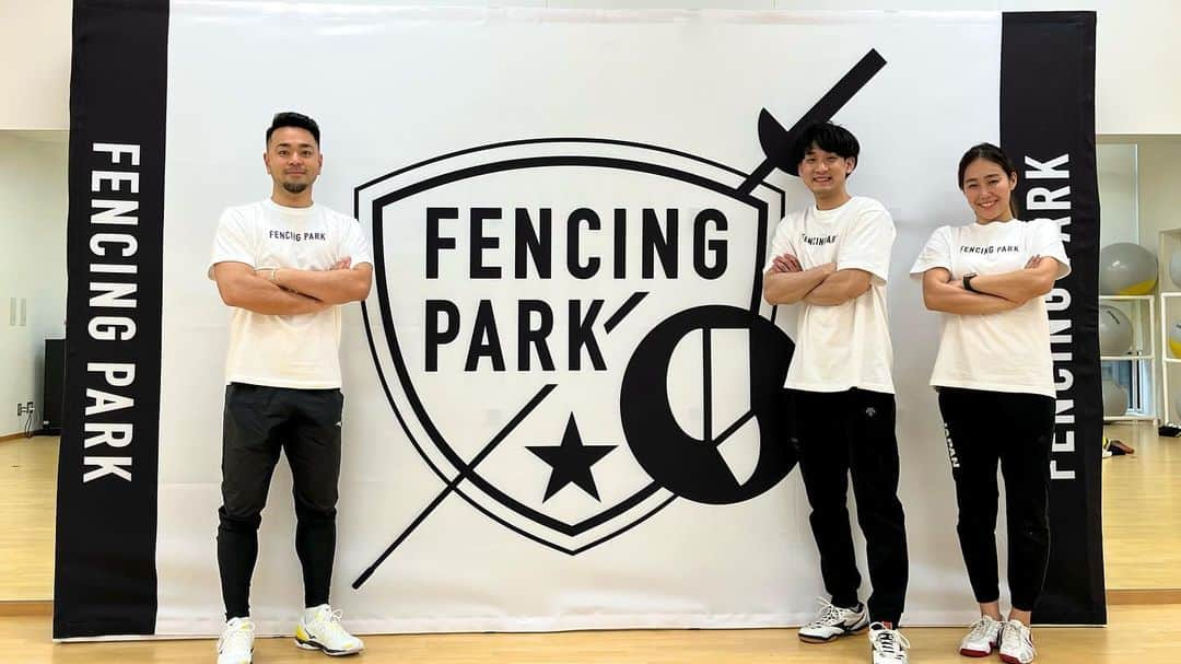 西岡詩穂さんのインスタグラム写真 - (西岡詩穂Instagram)「FENCING PARK in 福岡🤺  今回は無料でフェンシングが体験出来るイベントを開催しました！  初回でどうなるかと緊張しましたが… 予想以上に大盛りあがり😳！ たくさんの方に楽しんで頂けて、本当に嬉しかったです💗  改善点もしっかり見ていきながら、次回に繋げていきたいなと思います😌  しかし、なかなかフェンシングって無料で出来ないですよね😭  FENCING PARKでは初心者の方向けに、公園に行くような気持ちでフェンシングを体験出来るそんな場所を提供しています😌✨  5月の枠はもう少しあるのかな…🤔 まだ体験した事ないよという方はこれを機に是非FENCING PARKに遊びに来てください😆✨✨✨  詳細はこちらから↓ @fencingpark2021   お待ちしております💛🫡  #fencingpark #フェンシングパーク #福岡 #福岡県 #福岡グルメ #フェンシング初心者 #大歓迎 #福岡の美味しいお店 #知りたい #福岡最高 #福岡イベント #FENCINGPARK #Tシャツカッコいい」4月11日 21時48分 - shih05823