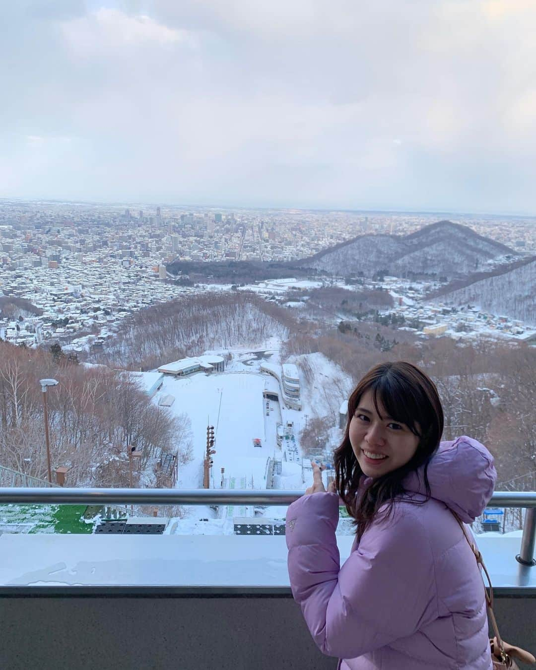 林莉世さんのインスタグラム写真 - (林莉世Instagram)「妹の卒業旅行✈️ 2人で冬の北海道に行ってきました！ #時差投稿 です💦  #クラーク博士像 #小樽#ルタオ#ルタオ本店 #ジンギスカン#スープカレー#札幌グルメ #時計台#札幌時計台 #大倉山ジャンプ競技場 #卒業旅行#就職祝い#プレゼント旅行  20年くらい前に家族で旅行した思い出の地をもう一度巡り、札幌グルメを食べ尽くし、写真を撮りまくる女子旅でした  卒業おめでとう❣️そして就職おめでとう！いつまでもかわいいかわいい妹です💕 また一緒に旅行できるといいなぁ」4月11日 22時08分 - rise_hayashi