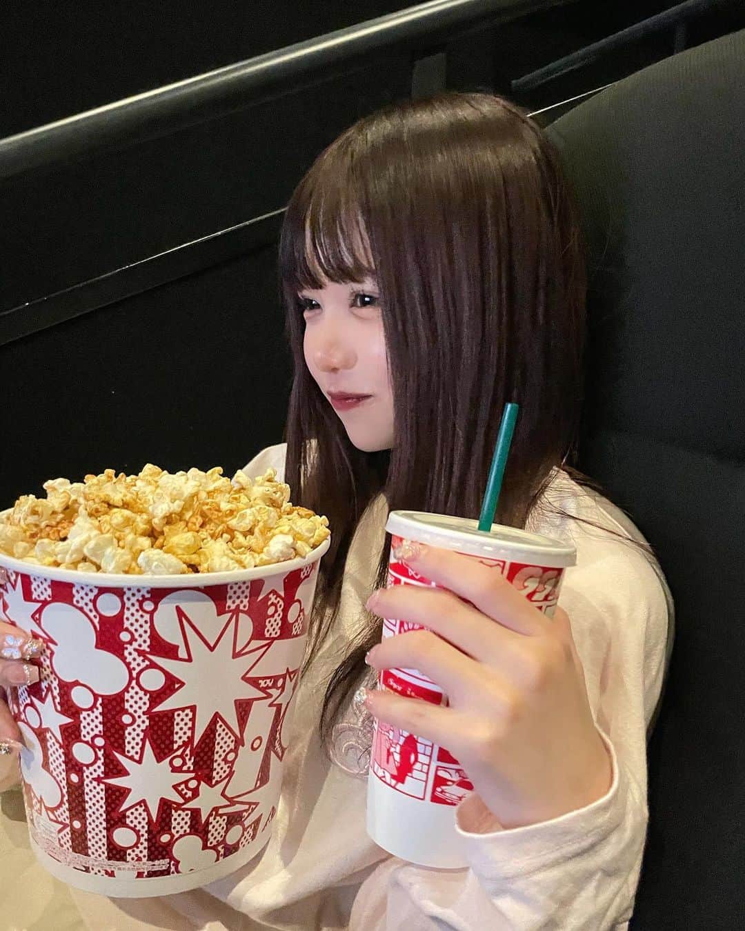 津代美月さんのインスタグラム写真 - (津代美月Instagram)「.  おふつし ( ◠‿◠ ) 最近映画見た？  この日泣きすぎてあんまりポップコーン食べられへんかった」4月11日 22時24分 - __tsushiromizuki