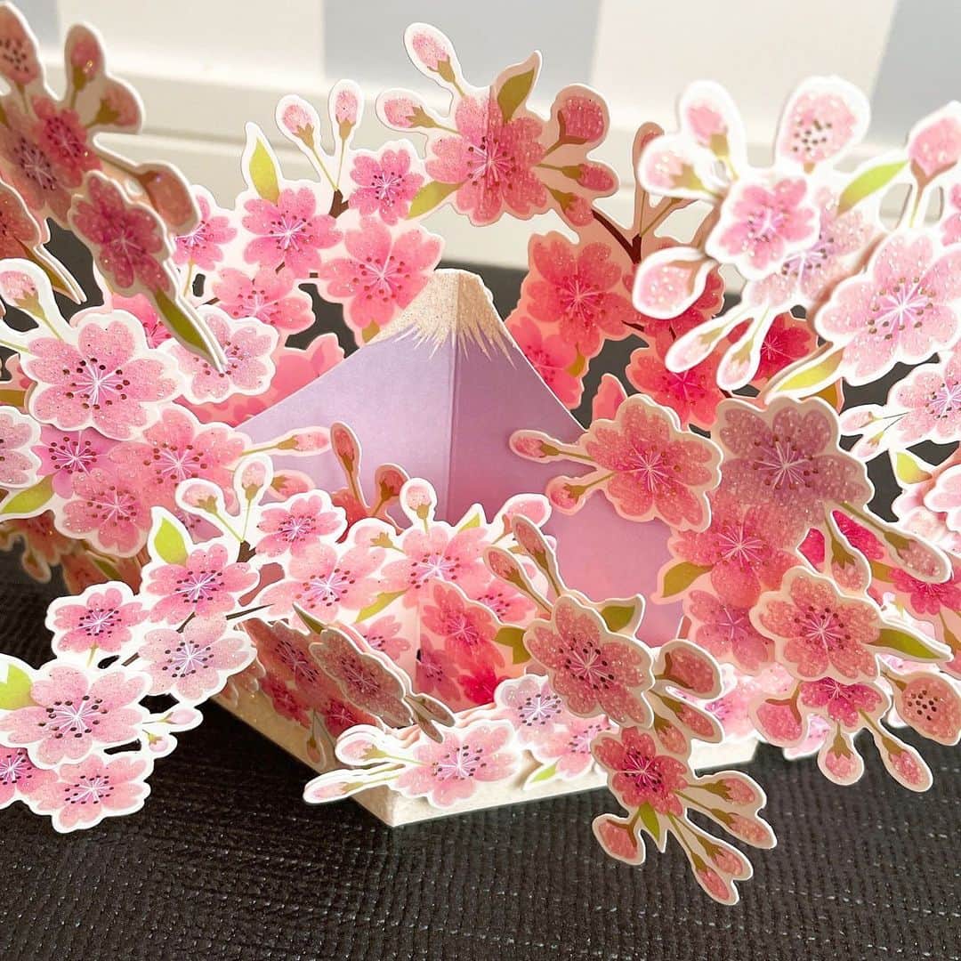 長沢美月さんのインスタグラム写真 - (長沢美月Instagram)「4月のカード🌸 富士山に沢山の桜が咲き乱れてる✨  #立体カード #桜 #sakura #祖父母孝行」4月12日 10時44分 - _mizuki_0212