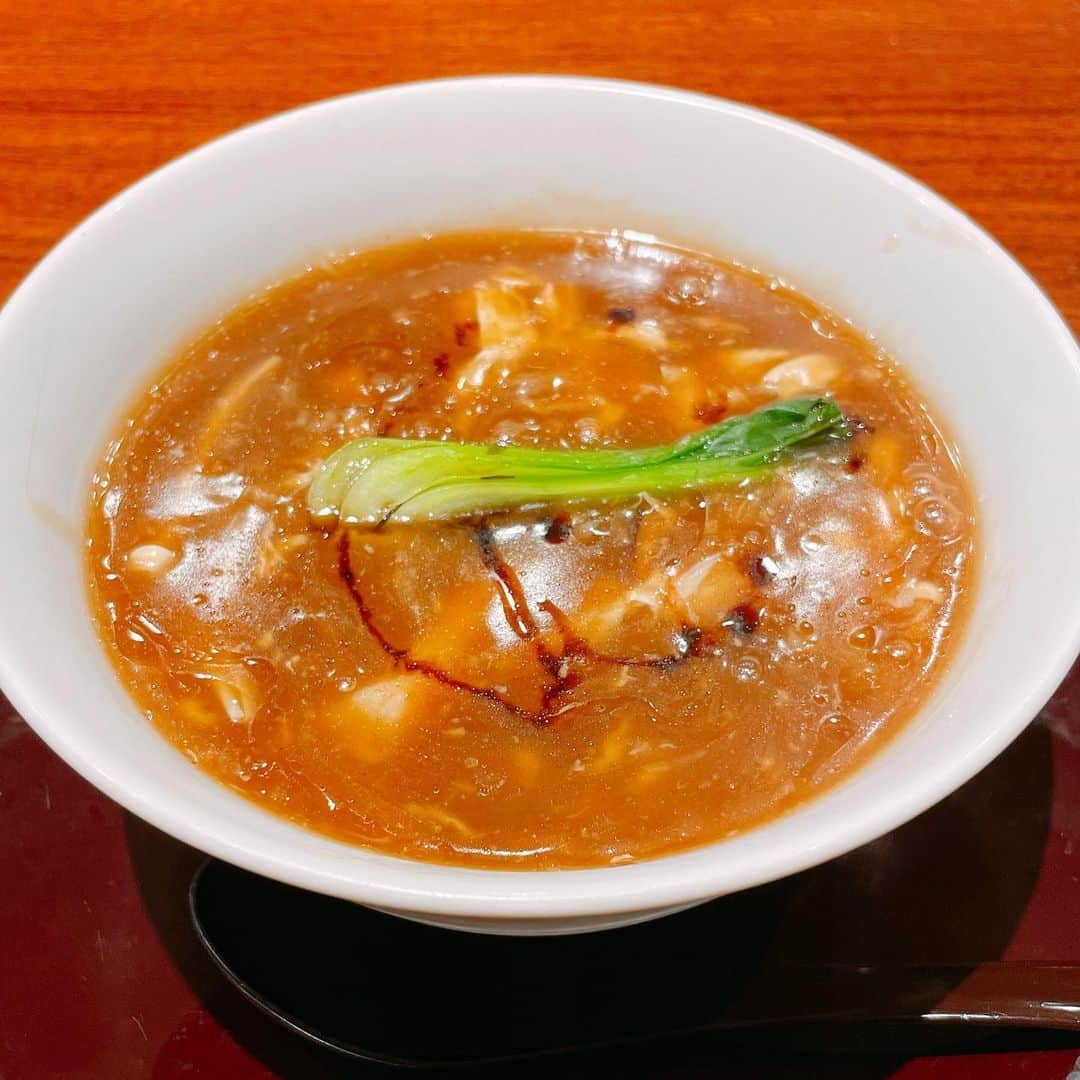 葉月里緒奈さんのインスタグラム写真 - (葉月里緒奈Instagram)「暑いのに熱いのが食べたくなる。 #麺好き#麺スタグラム#麺すたぐらむ #西安餃子#ふかひれと蟹肉のスープ麺#黒酢もいれて#熱々で美味しい#rionahazuki」4月12日 11時39分 - riona_hazuki
