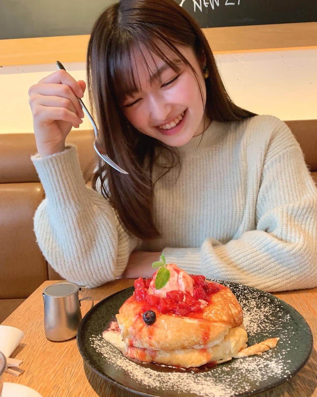 野崎奈菜さんのインスタグラム写真 - (野崎奈菜Instagram)「⁡ 韓国の女の子をイメージしたコーデ🥝 春っぽいカラーのニットがかわいい、 ⁡ ⁡ わかなの投稿見てパンケーキ食べたくなったので食べてきました♡ またダイエットに切り替えるぞって笑」4月12日 14時05分 - lunelapin_na7