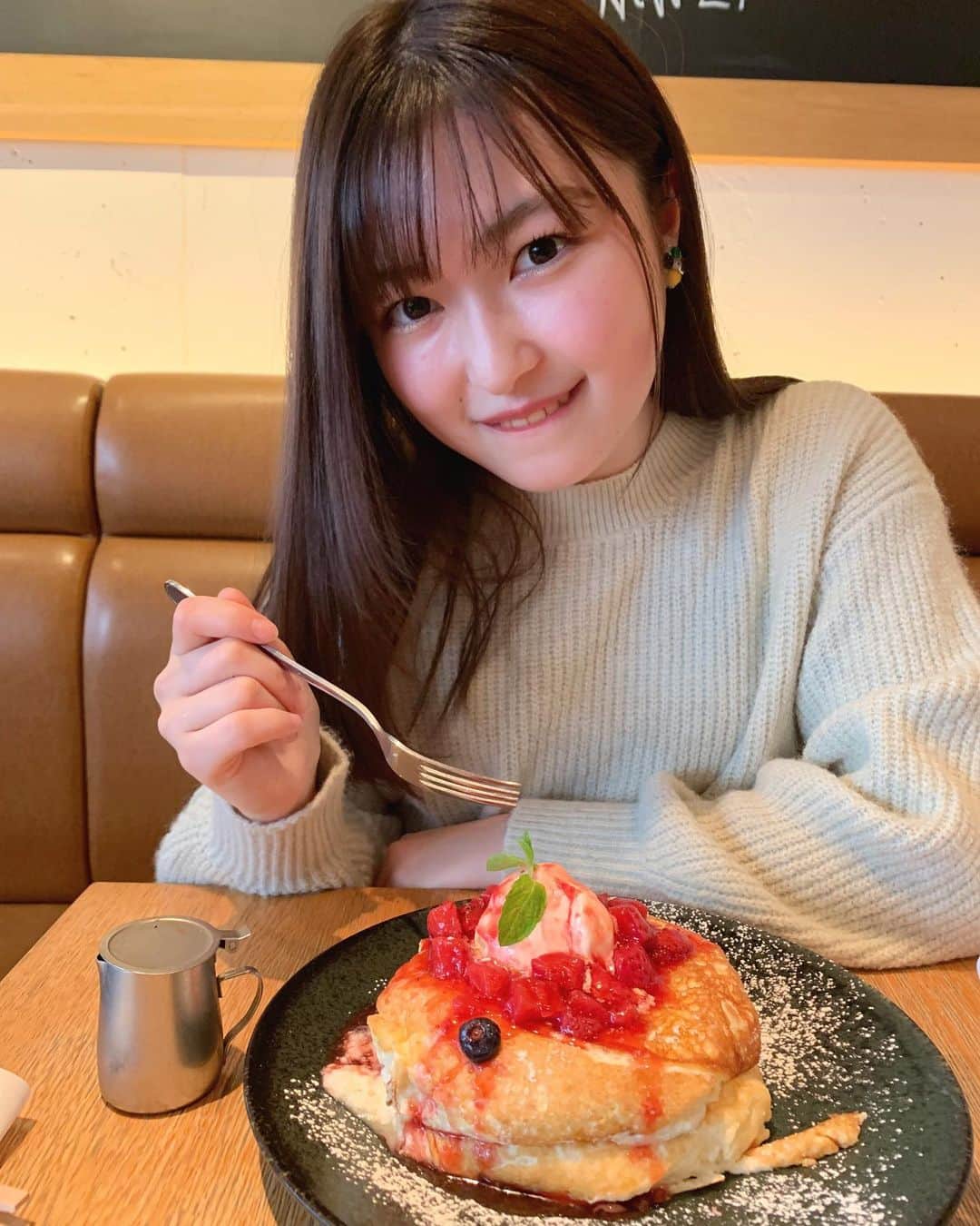 野崎奈菜さんのインスタグラム写真 - (野崎奈菜Instagram)「⁡ 韓国の女の子をイメージしたコーデ🥝 春っぽいカラーのニットがかわいい、 ⁡ ⁡ わかなの投稿見てパンケーキ食べたくなったので食べてきました♡ またダイエットに切り替えるぞって笑」4月12日 14時05分 - lunelapin_na7