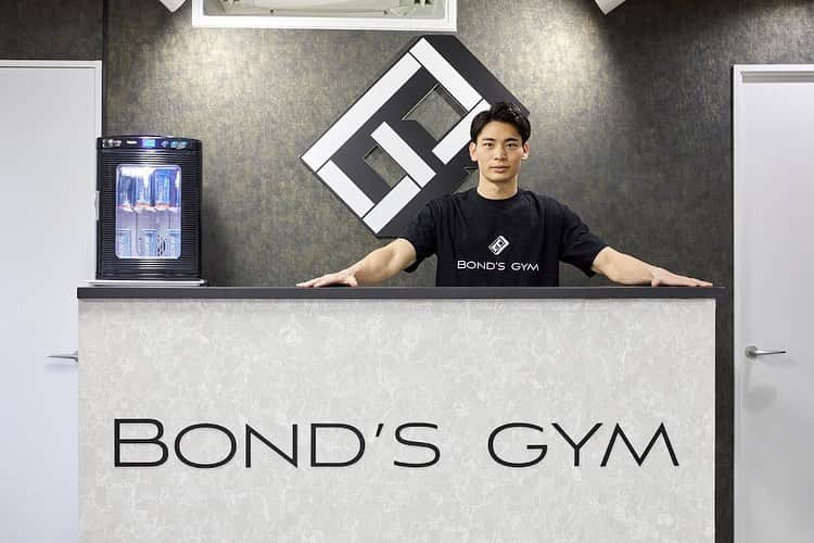 山岸将也さんのインスタグラム写真 - (山岸将也Instagram)「2022.03.26(土) @bondsgym_official  @kogao_facial_salon_revia  リニューアルオープン致しました！  奥さん、会社の仲間を始め お客様、支えてくださる皆様のおかげでございます。  本当に感謝申し上げます。  セミパーソナルルーム パーソナルルーム サロン２部屋 パウダールーム 完備  レベルアップしたジムとサロンを是非体験してみてください😊 完全会員制ですので、ご体験の連絡はジムのLINE@、DMにてお待ちしております🔥🤝  #ジム #パーソナルジム #エステ #小顔フェイシャルサロン #六本木 #会員制  内観写真はいつもお世話になっている @tanoshii_ps  @dice_k810 さん に撮っていただきました🤩」4月12日 18時18分 - masayayamagishi