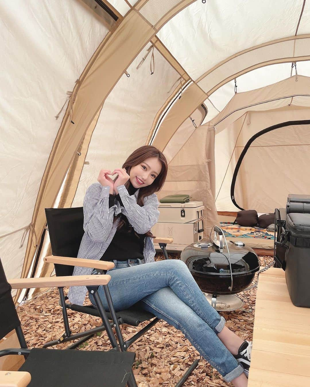 あいりさんのインスタグラム写真 - (あいりInstagram)「🏕 (4/1open)  📍 @dod_camp_park_kyoto  今まで行ったキャンプ場で 1番！まじで1番よかった🥺💖  テントも寝具も食材も調理器具も ぜ〜んぶレンタルで手ぶらやねんけど オンライン限定販売の キャンプ用品ブランド @dod.camp  の商品が全部試せるねん💖  ✔キャンプしてみたいけど 道具もないしハードル高いわって人 ✔慣れてるけど設営とか面倒くさい人 ✔かといってグランピングは なんかちゃうって人。 ✔購入前にいろんな装備試してみたい人 とかに向いてて、キャンプの いいところだけを詰め込んだ仕組み😍  使ってみていいと思った物は買えるし もちろん自分のキャンプ用品持ち込み、 キャンプ用品レンタルで食材のみ持ち込み とかいろんなプランがある🏕✨  あと！すぐ横に温泉(天然)が隣接してて 2日間入り放題パスもついてるよん🛁*。 もちろん2日間入るよね☺️✌️♡  語りきれんのでまた投稿するとしよう、、  #キャンプ#キャンプ女子#キャンプ飯#キャンプギア#キャンプ好きな人と繋がりたい#キャンプコーデ#キャンプ道具#キャンプ初心者#キャンプ用品#キャンプ場#キャンジョ#dodテント#dodキャンプ#スプリングスひよし#道の駅#道の駅スプリングスひよし#関西キャンプ場#関西キャンプ場情報#京都キャンプ#キャンプ場関西#キャンプ場紹介#キャンプ女子と繋がりたい#女子会#アウトドア女子#アウトドア#グランピング#グランピングキャンプ#初心者キャンプ#関西キャンプ#ハートポーズ」4月12日 18時41分 - airigramxx