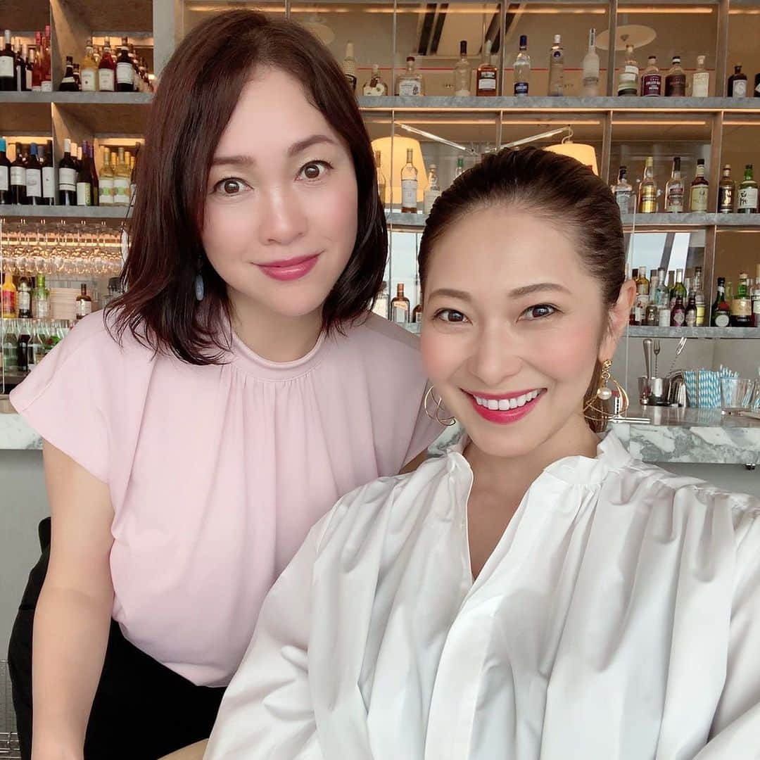 田中悦子さんのインスタグラム写真 - (田中悦子Instagram)「先日の銀座ランチ❣️ 美女過ぎるお友達2人の まいちゃんとゆっこちゃん💕  目の保養にもなり すごく会話もはずみ 楽しいランチでした❣️  #銀座ランチ #女子会 #綺麗なお友達 #アラフォーに囲まれたアラフィフ #ザアポロ銀座」4月12日 19時51分 - etsuko.reborn25