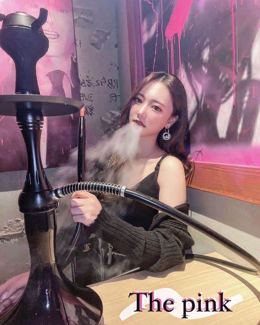 yuukachiさんのインスタグラム写真 - (yuukachiInstagram)「🖤💗🖤💗🖤💗🖤💗  なんかバグって更新し直し🙏🏻🙏🏻💦  心斎橋に新しく出来たCLUB @the__super__pink に行ってきたよ〜💗💗  the pinkの方より進化してて メインフロアの他に2FにはCafeエリア (シーシャできたり、ご飯食べれたりする) スペースがあったよ！😳  桃🍑ラウンジも2Fにあったよー！  pinkはダンサーのクオリティも高いし 曲もいいしオシャレだから大阪でCLUB行く際はぜひ！ pinkに行ってみてね〜♥♥  はやとさんとげんやさんにもいつも お世話になってます✌🏻また遊びに行きます〜！😎🥂⋆͛  あ、スワイプして最後の動画(トゥクトゥク)乗って pinkから超pinkまで移動してくれるよ！笑笑 (げんやさんに見送ってもらった🚙💨)  #日本最大級のクラブに遊びに来た #大阪クラブ#おすすめクラブ#CLUB #thepink#超ピンク#トゥクトゥク」4月12日 20時27分 - yuuka_stagram