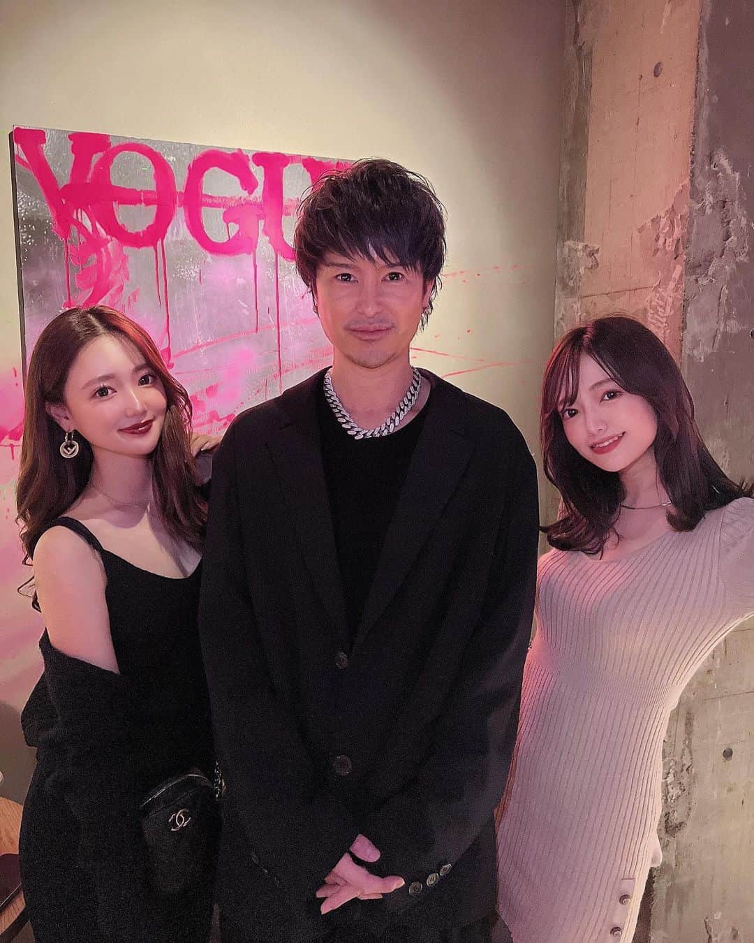 yuukachiさんのインスタグラム写真 - (yuukachiInstagram)「🖤💗🖤💗🖤💗🖤💗  なんかバグって更新し直し🙏🏻🙏🏻💦  心斎橋に新しく出来たCLUB @the__super__pink に行ってきたよ〜💗💗  the pinkの方より進化してて メインフロアの他に2FにはCafeエリア (シーシャできたり、ご飯食べれたりする) スペースがあったよ！😳  桃🍑ラウンジも2Fにあったよー！  pinkはダンサーのクオリティも高いし 曲もいいしオシャレだから大阪でCLUB行く際はぜひ！ pinkに行ってみてね〜♥♥  はやとさんとげんやさんにもいつも お世話になってます✌🏻また遊びに行きます〜！😎🥂⋆͛  あ、スワイプして最後の動画(トゥクトゥク)乗って pinkから超pinkまで移動してくれるよ！笑笑 (げんやさんに見送ってもらった🚙💨)  #日本最大級のクラブに遊びに来た #大阪クラブ#おすすめクラブ#CLUB #thepink#超ピンク#トゥクトゥク」4月12日 20時27分 - yuuka_stagram