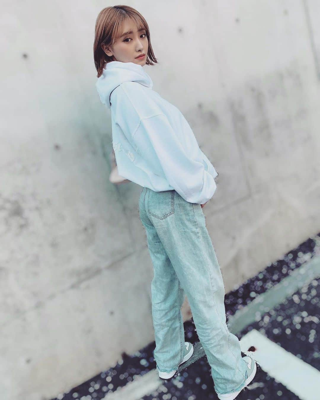 RIOさんのインスタグラム写真 - (RIOInstagram)「私服投稿久しぶりかな？🤍 . 👚 @capsel247  このパーカー使い勝手が良くて 何にでも合わせちゃう🔥 可愛い〜♡ . .」4月12日 21時04分 - reily_rio