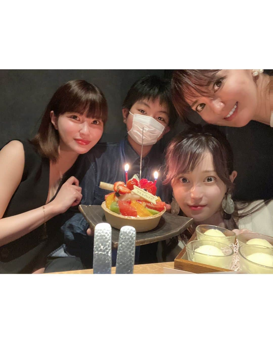 岸明日香さんのインスタグラム写真 - (岸明日香Instagram)「誕生日当日は愛する人達と💓  まっちー、亜紀ねえ、娘のまおたんとご飯行って、癒されて🥰✨ 男前まっちーが家まで送ってくれて🚘←やっぱり彼氏だよね？🥺笑 帰ったらほのぴがこの帽子被って家の前で待ってくれてました🤣💓皆だいすきだー✨  本当にありがとう🌸  @machi_okabe  @aki.yanazawa  @nononon159」4月12日 23時14分 - aspoo02