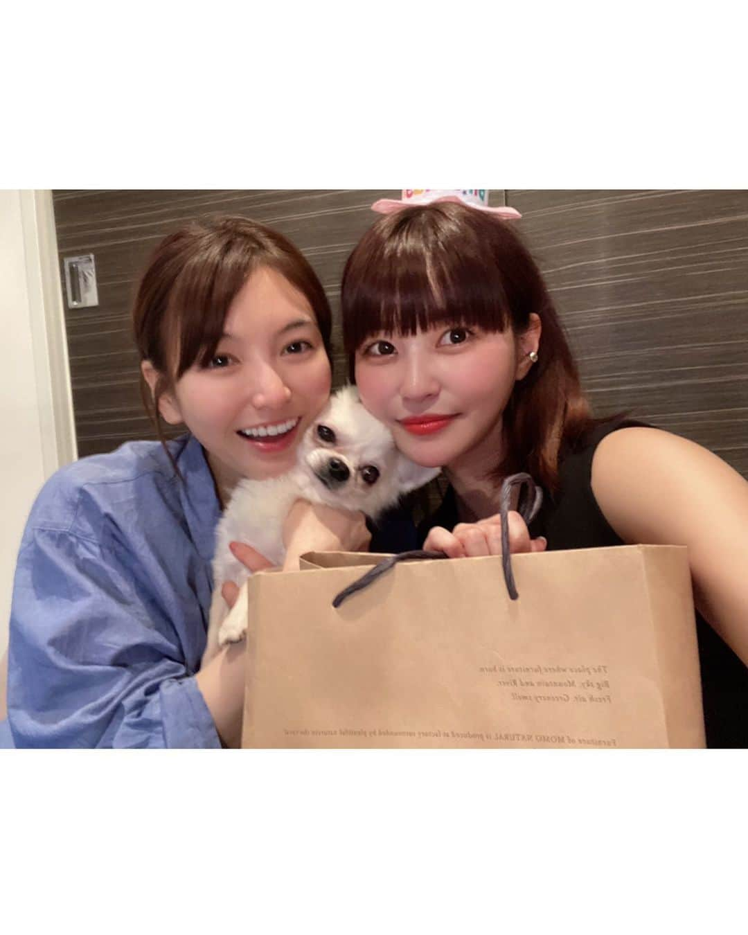 岸明日香さんのインスタグラム写真 - (岸明日香Instagram)「誕生日当日は愛する人達と💓  まっちー、亜紀ねえ、娘のまおたんとご飯行って、癒されて🥰✨ 男前まっちーが家まで送ってくれて🚘←やっぱり彼氏だよね？🥺笑 帰ったらほのぴがこの帽子被って家の前で待ってくれてました🤣💓皆だいすきだー✨  本当にありがとう🌸  @machi_okabe  @aki.yanazawa  @nononon159」4月12日 23時14分 - aspoo02