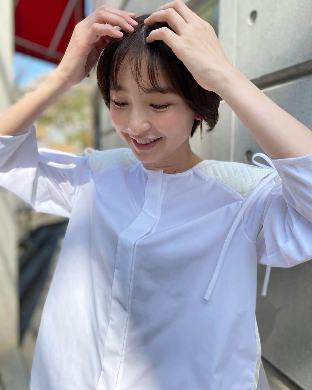篠田麻里子さんのインスタグラム写真 - (篠田麻里子Instagram)「@_y_o_r_i_  本日の収録衣装✨  ブラウスの時期😍最高✨  #衣装#白ブラウス」4月13日 7時17分 - shinodamariko3