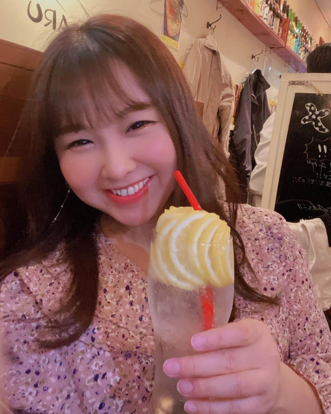 岩村捺未さんのインスタグラム写真 - (岩村捺未Instagram)「飲み切ったら焼酎を足すスタイル🍋　 レモンサワー🍋レモン増し増し〜🍋　 　 #お酒大好き #レモンサワー #夏が近づいてきたね　#happy😆」4月13日 11時43分 - iwamuranachu