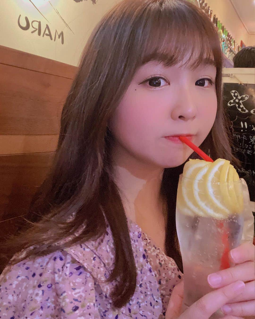 岩村捺未さんのインスタグラム写真 - (岩村捺未Instagram)「飲み切ったら焼酎を足すスタイル🍋　 レモンサワー🍋レモン増し増し〜🍋　 　 #お酒大好き #レモンサワー #夏が近づいてきたね　#happy😆」4月13日 11時43分 - iwamuranachu