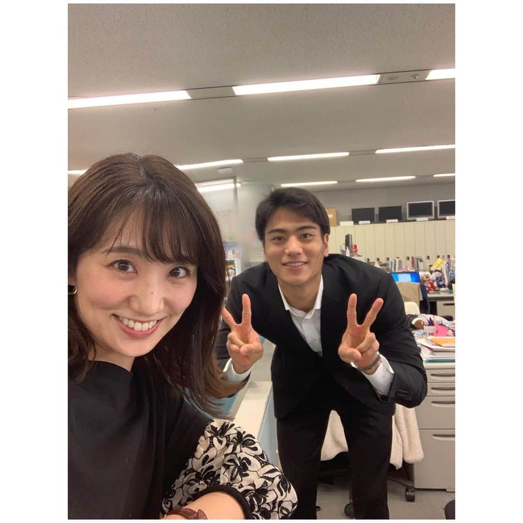 松村未央さんのインスタグラム写真 - (松村未央Instagram)「* 2年目になったヤマケンこと山本賢太アナ  何かと話すことが多い後輩の一人です。 イットの取材に出るということで、 ガッツリ系のお弁当を食べていました😁  今日も頑張ってね👍  #フジテレビアナウンサー #山本賢太 #松村未央 #寅年の2人 #撮影時のみマスクを外しています」4月13日 15時12分 - mio.matsumura_