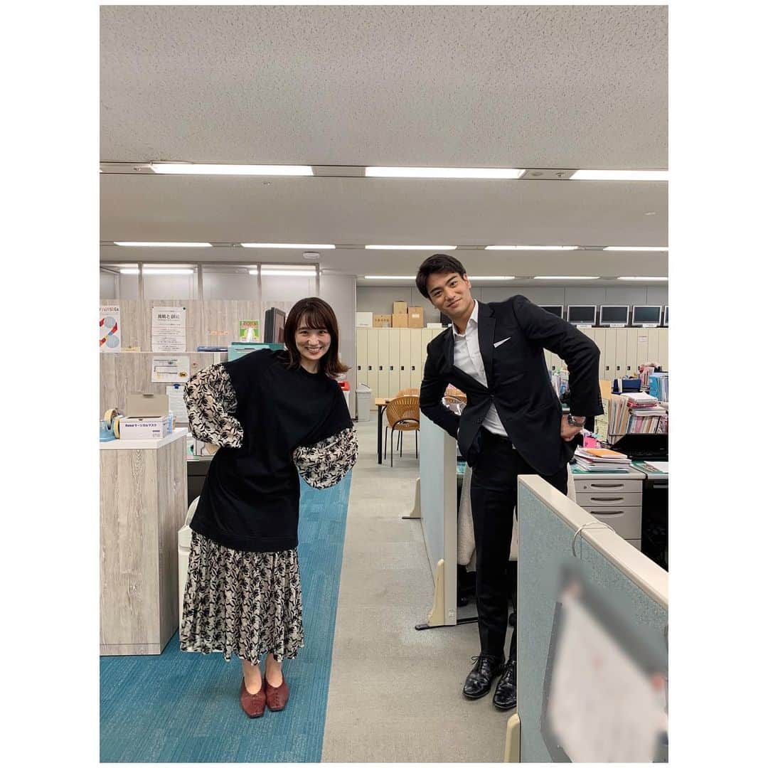 松村未央さんのインスタグラム写真 - (松村未央Instagram)「* 2年目になったヤマケンこと山本賢太アナ  何かと話すことが多い後輩の一人です。 イットの取材に出るということで、 ガッツリ系のお弁当を食べていました😁  今日も頑張ってね👍  #フジテレビアナウンサー #山本賢太 #松村未央 #寅年の2人 #撮影時のみマスクを外しています」4月13日 15時12分 - mio.matsumura_