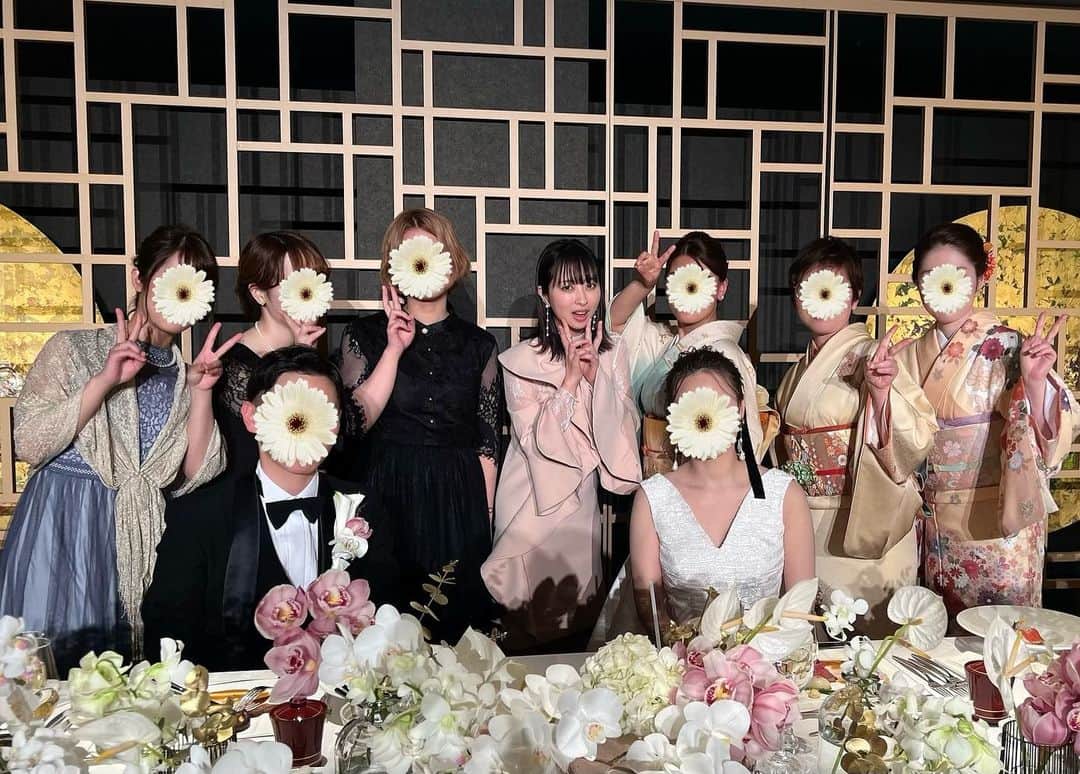 三嵜みさとさんのインスタグラム写真 - (三嵜みさとInstagram)「Happy wedding🕊  友達の結婚式へ👰‍♀️ 素敵だなあ  #miiramisato #ドレス #結婚式コーデ」4月13日 17時31分 - miiramisato