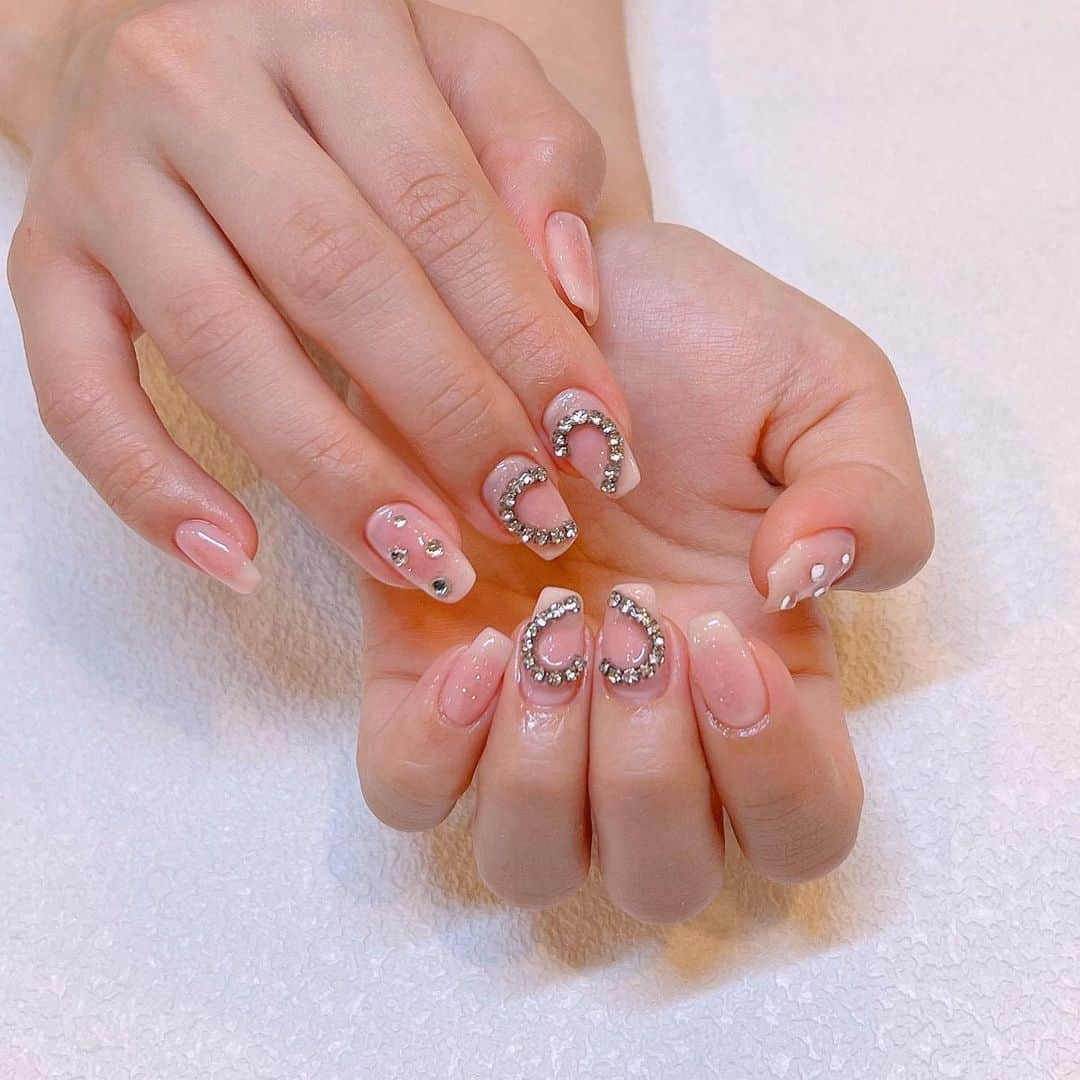 稲場愛香さんのインスタグラム写真 - (稲場愛香Instagram)「♡ ⁡ ⁡ ⁡ new nail 🍑.*･ﾟ ⁡ ⁡ ⁡ #juicejuice #稲場愛香 #ハロプロ #newnail #nail  #ワンホンネイル #チークネイル #ハートネイル  #ストーンチェーンネイル #春ネイル」4月13日 21時53分 - manaka_inaba.official