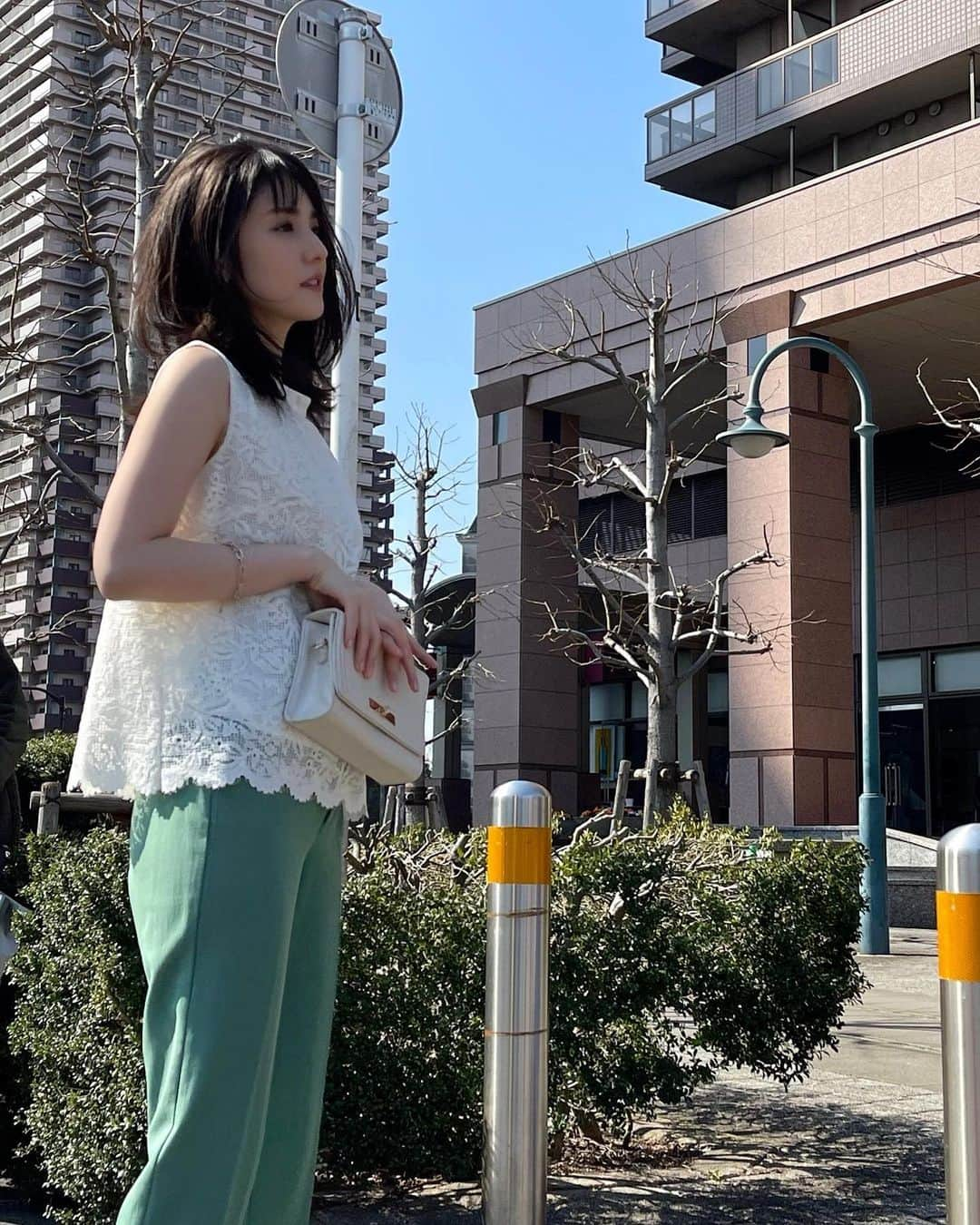 道重さゆみさんのインスタグラム写真 - (道重さゆみInstagram)「明日4月14日(木)21時から、 『Stola. ×美人百花』のインスタライブに出演します！👒☘️🧳 @bijinhyakka  @stola.jp   今回も、美人百花さんでいつもお世話になっている大好きなスタイリストの弓桁いずみさんと一緒にお届けします❣️ @izumiyumigeta   美人百花さんのインスタのストーリーで『この夏、みんなが行きたい場所』についてのアンケートを実施中です！ たくさん回答してねっ🌻🍅🌈 @bijinhyakka   写真は現在発売中の『美人百花5月号』の『Stola.』さんのページのオフショットと、 誌面とは別に、美人百花さんのインスタやストラさんの公式サイトに掲載されているカットのオフショットです❤️ #美人百花 #美人百花5月号 #ストラ #Stola. #オフショット  インスタライブ 、楽しみです💗 是非見てくださいっ💗」4月13日 23時38分 - sayumimichishige0713