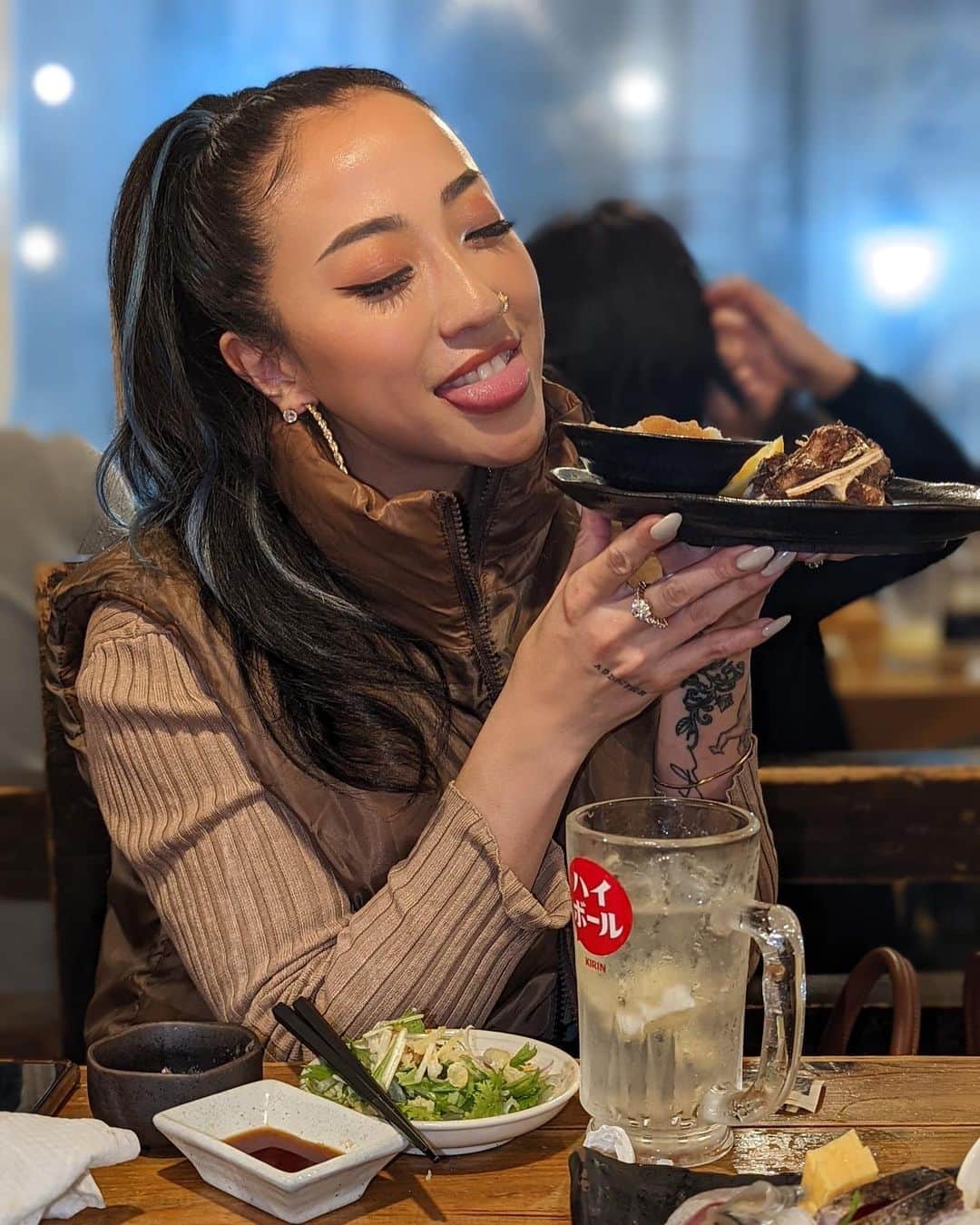 JASMINEさんのインスタグラム写真 - (JASMINEInstagram)「🐟🐟🐟ギョ🐟🐟🐟  日本の食べ物が世界で一番うまい。  @blitt_official 🧸🤎」4月14日 14時22分 - jasmilicious