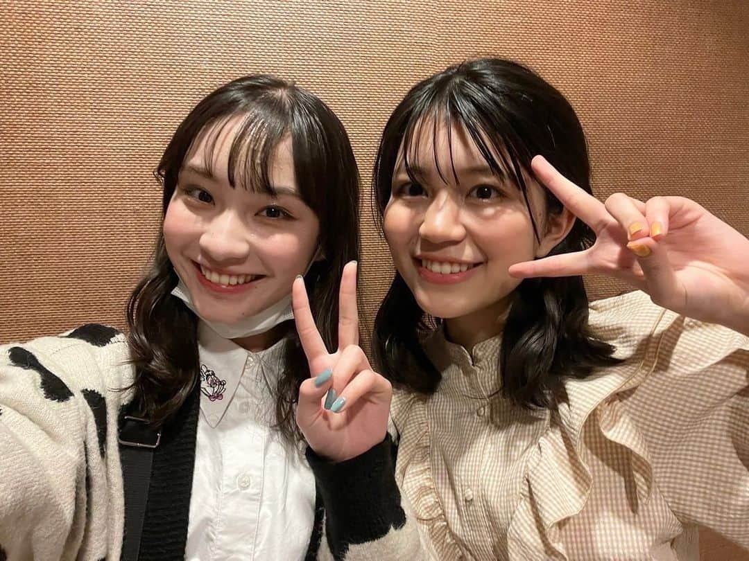 太田雫さんのインスタグラム写真 - (太田雫Instagram)「・ ・ ななちゃん、かのんちゃん、くるみちゃんと🌼🤍 ・ 改めてご卒業おめでとうございます…♡ ・ ・ ・ #ニコラ#太田雫#野崎奈菜 ちゃん#北川花音 ちゃん#池未来実 ちゃん #nicola#ニコモ#ニコラ5月号発売中#オフショ」4月14日 19時26分 - _shizukuota