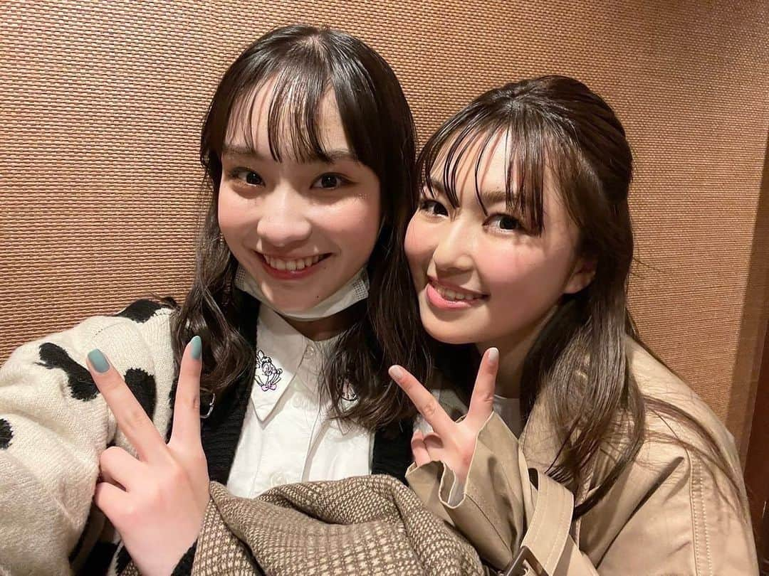 太田雫さんのインスタグラム写真 - (太田雫Instagram)「・ ・ ななちゃん、かのんちゃん、くるみちゃんと🌼🤍 ・ 改めてご卒業おめでとうございます…♡ ・ ・ ・ #ニコラ#太田雫#野崎奈菜 ちゃん#北川花音 ちゃん#池未来実 ちゃん #nicola#ニコモ#ニコラ5月号発売中#オフショ」4月14日 19時26分 - _shizukuota