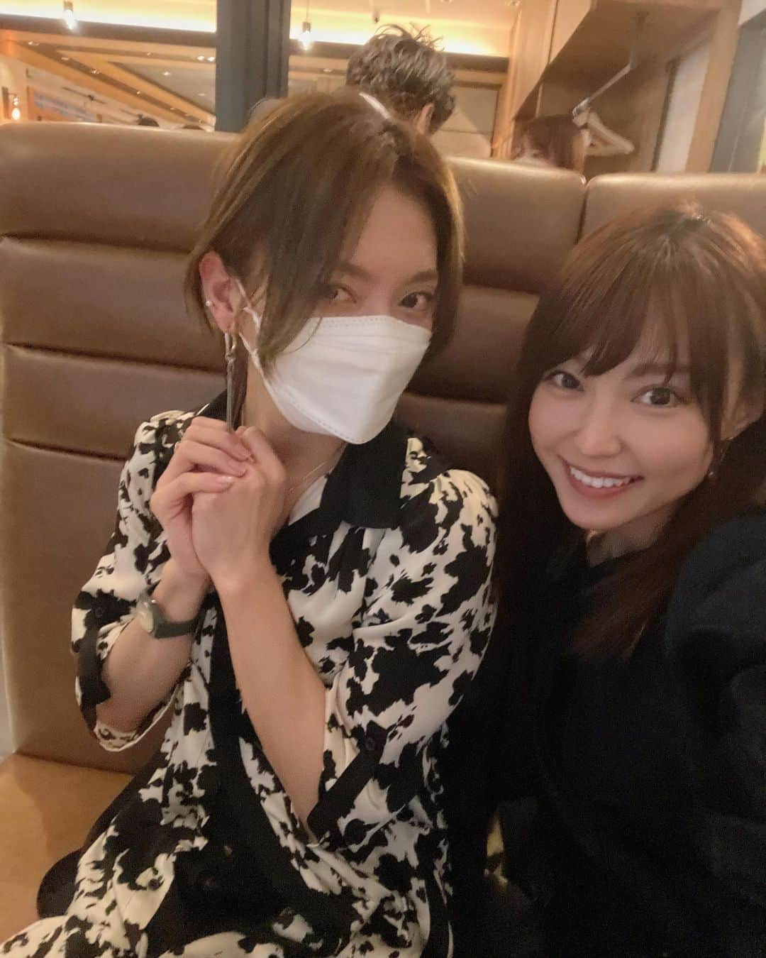 中川祐子さんのインスタグラム写真 - (中川祐子Instagram)「かどはち＆SEANAの レセプションパーティー✨✨ . たくさんの美女の皆さんと ご一緒できて 盛り上がりましたー😍 . お料理も美味しくて 居心地も最高ー‼️☺️✨ . あ、気付いたら ビール瓶持ってる写真多いなー🤣🤣笑 . とにかく楽しかったーー💕💕 . #かどはち #かどはち銀座店 #アジアンダイニング #SEANA #レセプションパーティー #お寿司 #銀座グルメ #銀座寿司 #アジア料理 #カウンターバー #ニューオープン #素敵な空間 #銀座夜景が見える #美女の皆さんと #楽しい時間  #美味しいお料理とお酒 #私は食べる専門です (笑) #happytime  #greatfood #greatfriends #ありがとう」4月14日 21時05分 - nakagawa.yuko