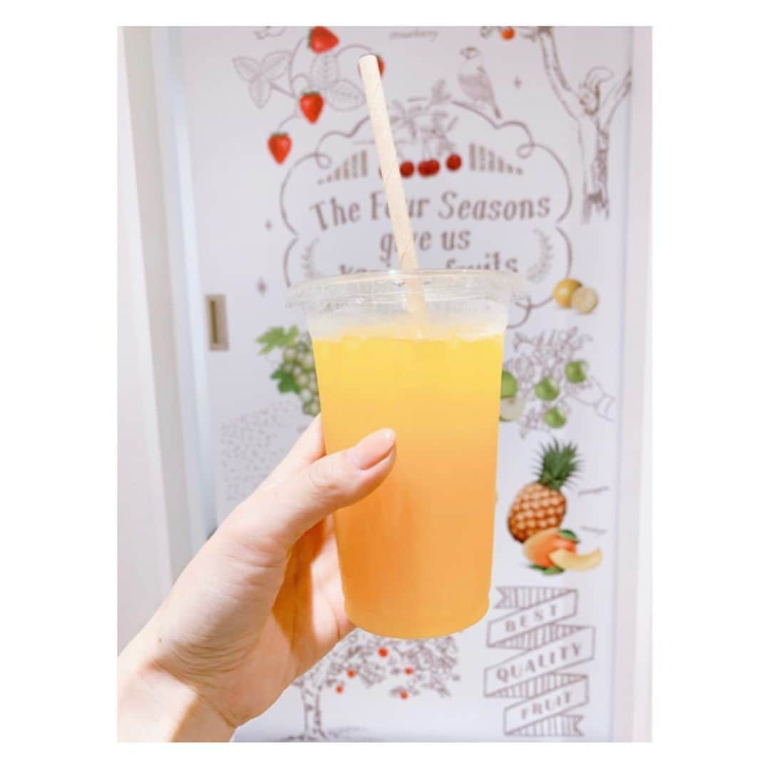 速水里彩さんのインスタグラム写真 - (速水里彩Instagram)「.  4月14日はオレンジデー🍊🧡  大切な人にオレンジにまつわるものをプレゼントして 愛を確かめる日なんですよ〜✨ 仕事終わりにビタミンチャージ🥤💕  思えば入社1年目、初めてのニュース取材が オレンジデー🍊の取材でした！ ドキドキしながら街の人に インタビューしたなぁ🤣懐かしい〜  . #オレンジデー #🍊 #オレンジジュース  #懐かしの写真 #みきゃん #🤣」4月14日 22時28分 - hayami.risa