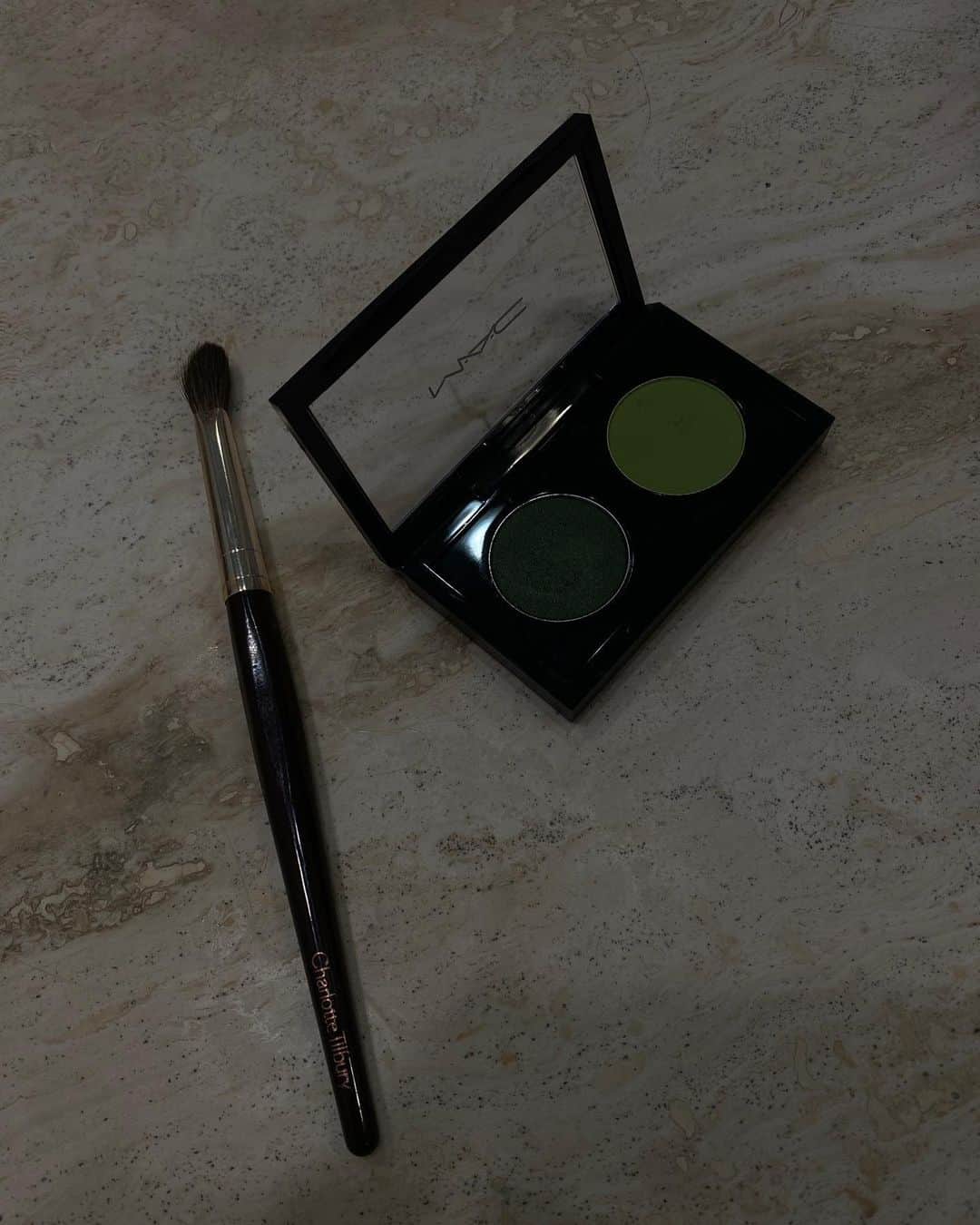 ブレッヒェ・ハイネンさんのインスタグラム写真 - (ブレッヒェ・ハイネンInstagram)「🛁🤳🏼🌅💄🐭」4月15日 1時57分 - bregjeheinen
