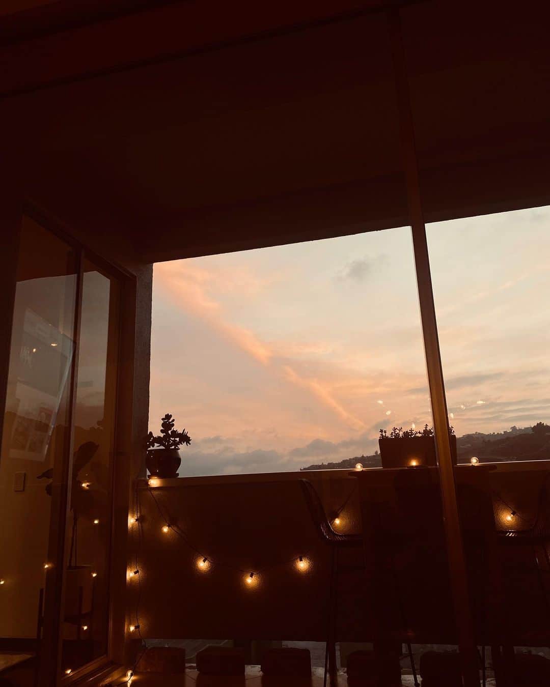 ブレッヒェ・ハイネンさんのインスタグラム写真 - (ブレッヒェ・ハイネンInstagram)「🛁🤳🏼🌅💄🐭」4月15日 1時57分 - bregjeheinen