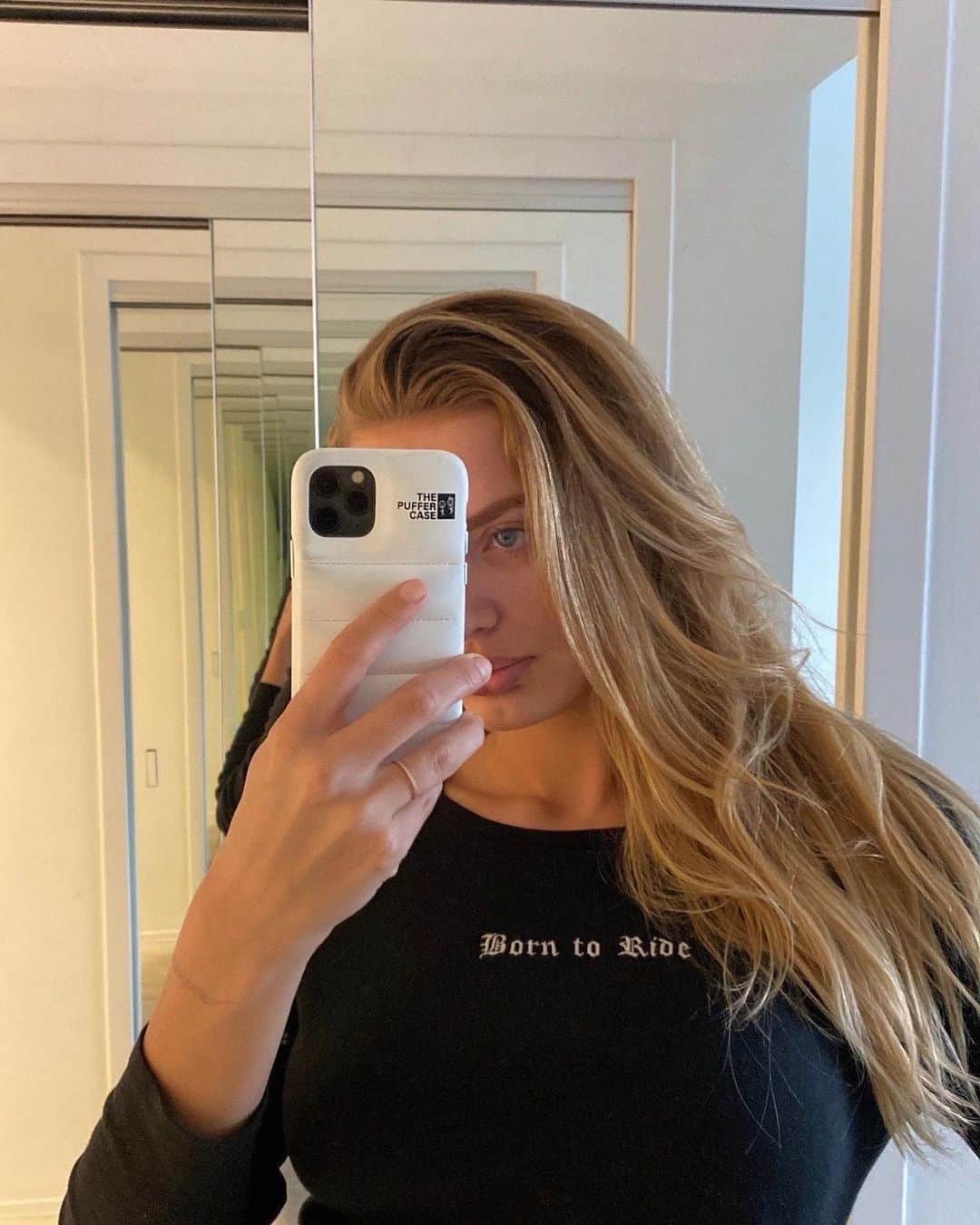 ブレッヒェ・ハイネンさんのインスタグラム写真 - (ブレッヒェ・ハイネンInstagram)「🛁🤳🏼🌅💄🐭」4月15日 1時57分 - bregjeheinen