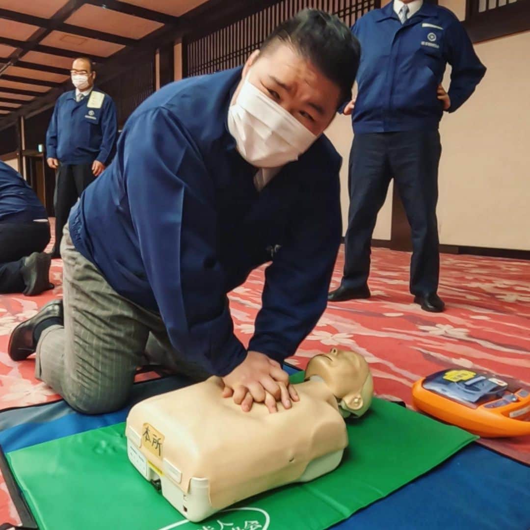 日本相撲協会さんのインスタグラム写真 - (日本相撲協会Instagram)「五月場所に向けて行われた自衛消防訓練の様子です。  本所消防署員の方の指導で、 AED講習も行われました。  #sumo #相撲 #消防訓練 #AED #力士 #お相撲さん #おすもうさん #sumo #japanphoto #sumowrestlers #japanculture #五月場所」4月15日 15時12分 - sumokyokai