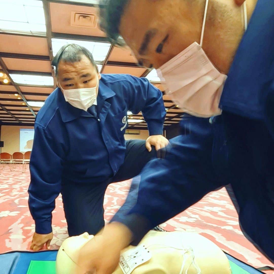 日本相撲協会さんのインスタグラム写真 - (日本相撲協会Instagram)「五月場所に向けて行われた自衛消防訓練の様子です。  本所消防署員の方の指導で、 AED講習も行われました。  #sumo #相撲 #消防訓練 #AED #力士 #お相撲さん #おすもうさん #sumo #japanphoto #sumowrestlers #japanculture #五月場所」4月15日 15時12分 - sumokyokai