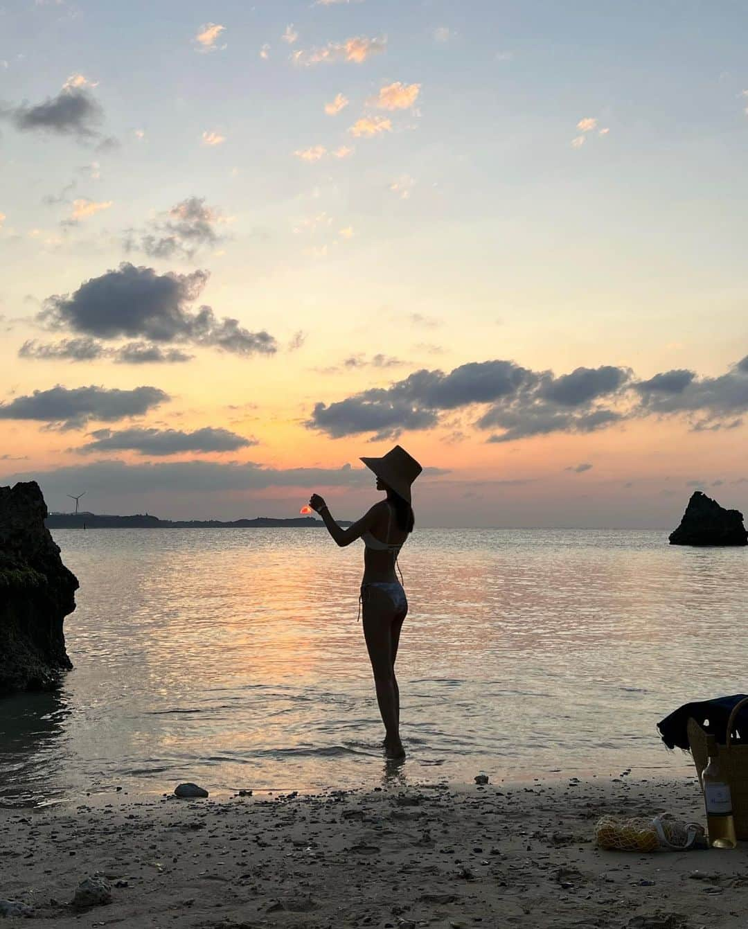 梯真奈美さんのインスタグラム写真 - (梯真奈美Instagram)「夕暮れ時の海ってすごく穏やかで好きだなぁ🌊🌅  #海 #サンセット #ビーチ #沖縄 #古宇利島 #okinawa #eimyistoire」4月15日 16時40分 - official_manami