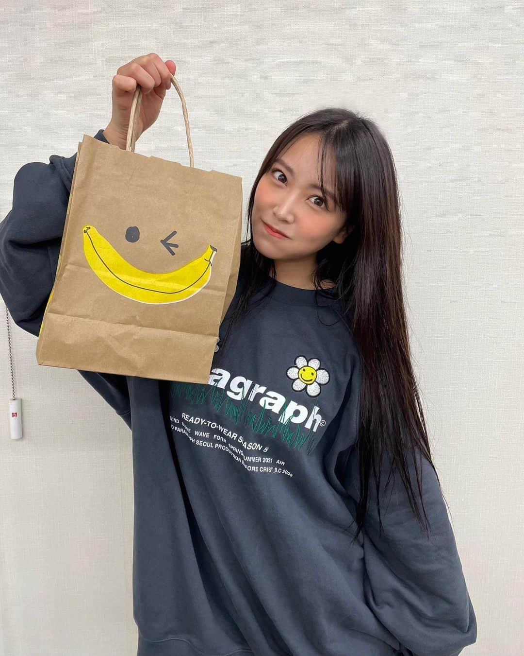 白間美瑠さんのインスタグラム写真 - (白間美瑠Instagram)「スタバの新作🍌🍌 美味しくて、見た目も可愛い ❤️🤍💛💙💚🧡💜 #毎日投稿 #毎日スタバ #アホ毛　#多くて　#加工したら　#変なった　#何かいいアプリ教えてください」4月15日 18時38分 - shiro36run