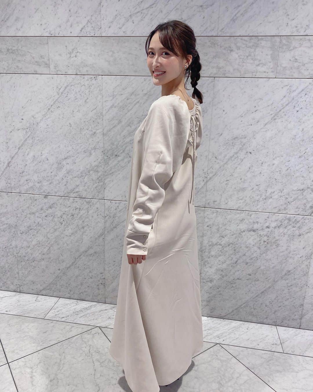 財津南美さんのインスタグラム写真 - (財津南美Instagram)「ㅤㅤㅤㅤㅤㅤㅤㅤㅤㅤㅤㅤㅤ 今日の衣装は @rrrrrrrrr__jp  さん👗🤍 Aラインのシルエットと、背中の開き具合、シンプルなのにとっても可愛い！袖のデザインもステキなんです〜😌🤍 ワンピースにピッタリな三つ編みにしてもらいました🌸ㅤㅤㅤㅤㅤㅤㅤㅤㅤㅤㅤㅤㅤㅤㅤㅤㅤㅤㅤㅤㅤㅤㅤㅤㅤㅤㅤㅤㅤㅤㅤㅤㅤㅤㅤㅤㅤㅤㅤ  #サスティナブルファッション」4月15日 19時53分 - zaitsu_minami
