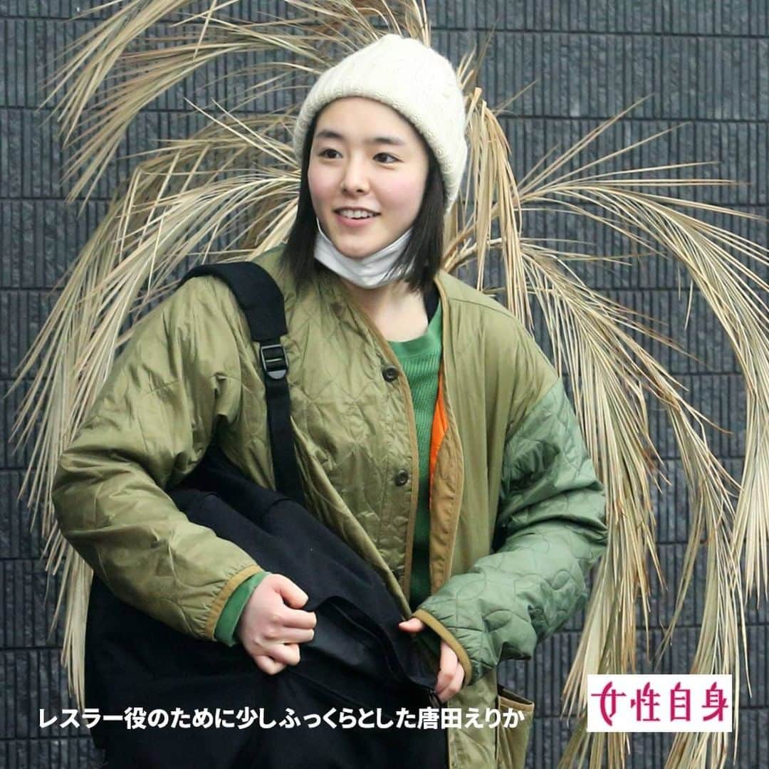 女性自身 (光文社)さんのインスタグラム写真 - (女性自身 (光文社)Instagram)「📣唐田えりか　再起賭けるプロレスラー役に苦戦…5キロ増量もダメ出し連発 --- 4月上旬、東京近郊の道場に若い女性たちが集まってきた。そのなかに白のニット帽にカーキのブルゾンというカジュアルな服装の唐田えりか（24）が。 この数日前には黒のコートとデニムに身を包んだ剛力彩芽（29）の姿があったーー。 「2人はNetflixのドラマ『極悪女王』で伝説のプロレスラーを演じるためのトレーニングに訪れていたそうです。 『極悪女王』は’80年代の女子プロレス界が舞台で、ゆりやんレトリィバァ（31）がかつて“極悪女王”と呼ばれたダンプ松本役で主演を務めます。 ダンプ松本のライバルだったクラッシュギャルズの長与千種を唐田さんが、ライオネス飛鳥を剛力さんが演じます」（芸能関係者） そんな“お騒がせ”な2人が“過酷トレ”を行っているという―― --- ▶️続きは @joseijisin のリンクで【WEB女性自身】へ ▶️ストーリーズで、スクープダイジェスト公開中📸 ▶️投稿の続報は @joseijisin をフォロー＆チェック💥 --- #唐田えりか #極悪女王 #Netflix #女子プロレス #クラッシュギャルズ #長与千種 #剛力彩芽 #ゆりやんレトリィバァ #女性自身」4月15日 20時00分 - joseijisin