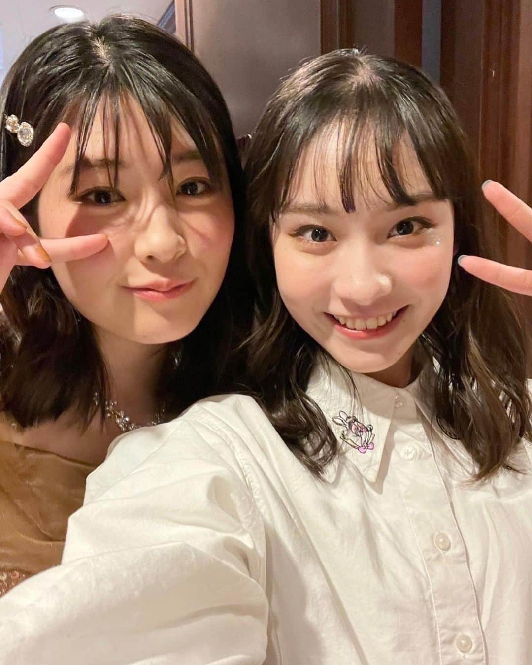 太田雫さんのインスタグラム写真 - (太田雫Instagram)「・ ・ あむちゃん、はるかちゃん、こはるちゃん、まのかちゃんと〜！！ ・ みんなのドレス姿美しすぎました🤭🤍 ・ ・ ・ #ニコラ#太田雫#深尾あむ ちゃん#平澤遙 ちゃん#湊胡遥 ちゃん#広瀬まのか ちゃん#nicola#ニコモ#ニコラ5月号発売中#オフショ」4月15日 20時55分 - _shizukuota