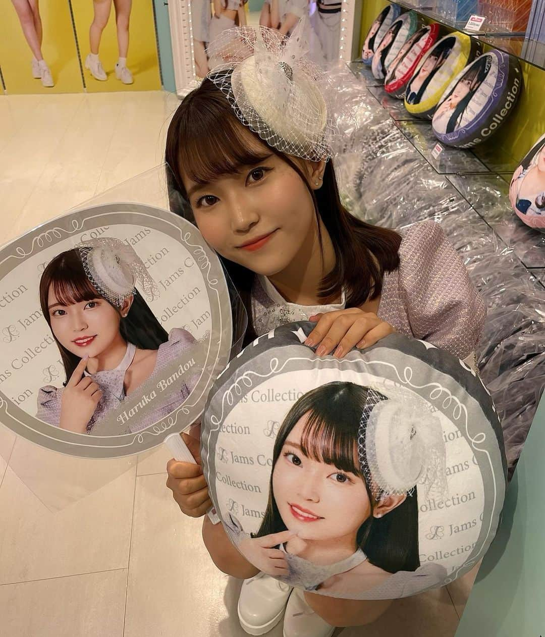 坂東遥さんのインスタグラム写真 - (坂東遥Instagram)「🫖☁️🤍🏳  本日４月１５日から２４日まで SHIBUYA １０９渋谷店　 地下１階にて  JamsCollectionの ポップアップが開催してます❕  一足早く 危険なサンサンSummer!のMVが フルで見れちゃったり  店内にはいろんな種類の メンバーのグッズが販売されてます🤍  はるか的に ライブですぐ見つけられそうな 団扇と  お家におけるクッションが おすすめ🪄  推しグッズもぜんぶ かわいいので ゲットしてもらいたい🙆🏻‍♀️  期間内だったら誰でも 無料で遊びに来れるので  ぜひ初めての方も ご気軽にお待ちしてます🦢  そして ６／５豊洲PITワンマンライブの 一般チケット(500円)も 手売り販売してるので そちらも是非ゲットしてね🎫」4月15日 22時39分 - b.haruka1103