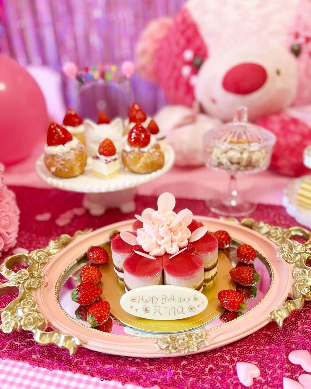吉川ちえさんのインスタグラム写真 - (吉川ちえInstagram)「【🧸🎀🧸🎀🧸🎀】 . この前りなちゃんの誕生日会を ( @remember6758 )でしたよ🥺💓 ピンク×アフタヌーンティーが可愛すぎ🤦‍♀️💕 貸切なので誕生日会もできるし わんこ🐶連れOKなのが嬉しい😚💓 . 映えスポット沢山あるのでオススメ😋🧡🧡 . 🏠remember💕 📮東京都板橋区大谷口北町7-1 サンマリンハウス 1F​ 🚃 東武東上線「中板橋駅」より徒歩10分 📞 03-6909-3515 . #アフタヌーンティー #中板橋カフェ #カフェ #誕生日会 #party」4月16日 0時22分 - yoshikawachie_16