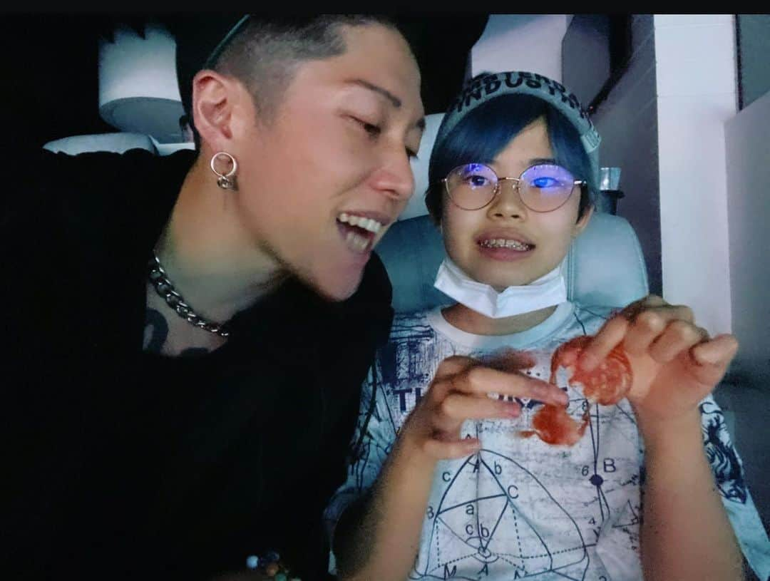 雅-MIYAVI-さんのインスタグラム写真 - (雅-MIYAVI-Instagram)「On a date 💙💙😋💯」4月16日 16時45分 - miyavi_ishihara