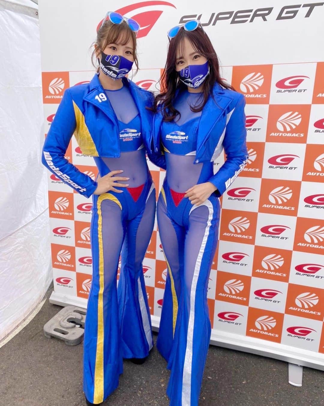 霧島聖子さんのインスタグラム写真 - (霧島聖子Instagram)「SUPERGT 開幕戦岡山 予選日お疲れ様でした🏁 毎年岡山国際サーキットに来ると、 今年も開幕したなぁ～と胸が躍ります🌸  ピットビューイングやスポンサーステージ、 SQUARE TIME RQステージはすごく賑わっており、 久しぶりにレースファンの皆さんや こっこ推しの方々にも会えて嬉しかったです☺️ どうもありがとう～‼️‼️ まだまだ元通りとは行きませんが、 今回のピットビューイングはコロナ禍前を思い出すようで 懐かしい気持ちにもなりました✨ 明日も皆さんのお越しをお待ちしています💙💛  今日の予選結果ですが、 WedsSport ADVAN GR Supraは 公式予選Q1を阪口選手が担当し2番手タイムで突破👏 そして公式予選Q2は国本選手が担当し、 果敢に攻めた結果惜しくも8番手となりました！ 明日の決勝は8番グリッドからのスタートとなります。 決勝レースでの追い上げと更なる活躍を期待して❤️‍🔥 明日もTGR TEAM WedsSport BANDOH 19号車へのめいっぱいの応援をお願いしますꉂꉂ📣  2022 WedsSport Racing Galsの コスチュームについては 別投稿で改めてご紹介したいなと💋✨  #それいけ坂東ちゃん #SUPERGT #SGT #GT #岡山国際サーキット #サーキット #racequeen #RQ #racingprojectbandoh #tgrteamwedssportbandoh #wedssport #BANDOH #wedssportbandoh #爆走坂東組 #コスチューム #sexy #スワイプしてね #予選結果 #レース結果 #予選日 #wedssportadvangrsupra #スープラ  #バックショット」4月16日 18時27分 - seiko_kirishima