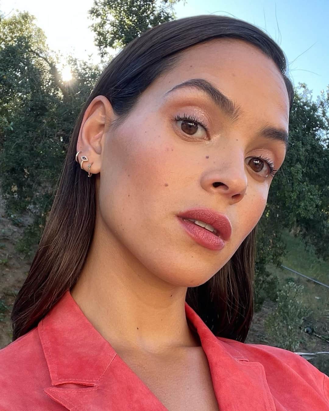 Armani Beautyさんのインスタグラム写真 - (Armani BeautyInstagram)「Flashback to a fresh-faced beauty look. @AdriaArjona, actress and face of MY WAY, ahead of a cocktail party at the Giorgio Armani boutique in Los Angeles wearing LUMINOUS SILK FOUNDATION in shade 6 and LIP POWER in shade 504.   Recreate Adria Arjona's look with: - LUMINOUS SILK HYDRATING PRIMER - LUMINOUS SILK FOUNDATION in shade 6 - LUMINOUS SILK CONCEALER in shade 3.25 - FLUID SHEER in shade 7 - NEO NUDE MELTING BALM in shade 22 to contour - NEO NUDE A-BLUSH in shade 53 - EYE TINT in shades 8 and 27 - EYES TO KILL CLASSICO MASCARA - LIP POWER in shade 504  @giorgioarmani  Makeup artist: @melaniemakeup   #Armanibeauty #GiorgioArmani #AdriaArjona #ArmaniLipPower #LipPower #lipstick」4月16日 21時00分 - armanibeauty